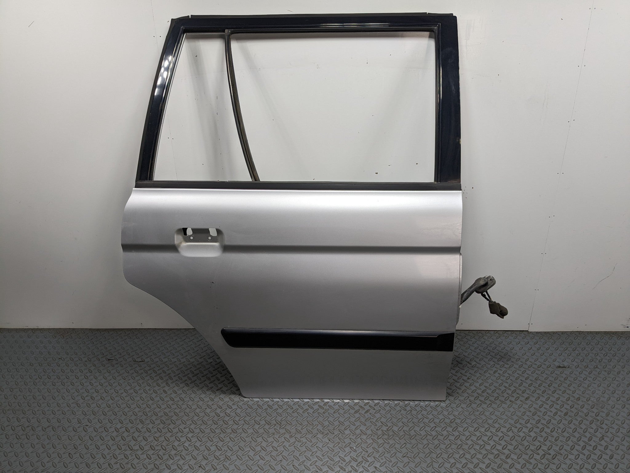00 - 04 MITSUBISHI MONTERO SPORT OEM DOOR SHELL PANEL SILVER GRAY REAR RIGHT