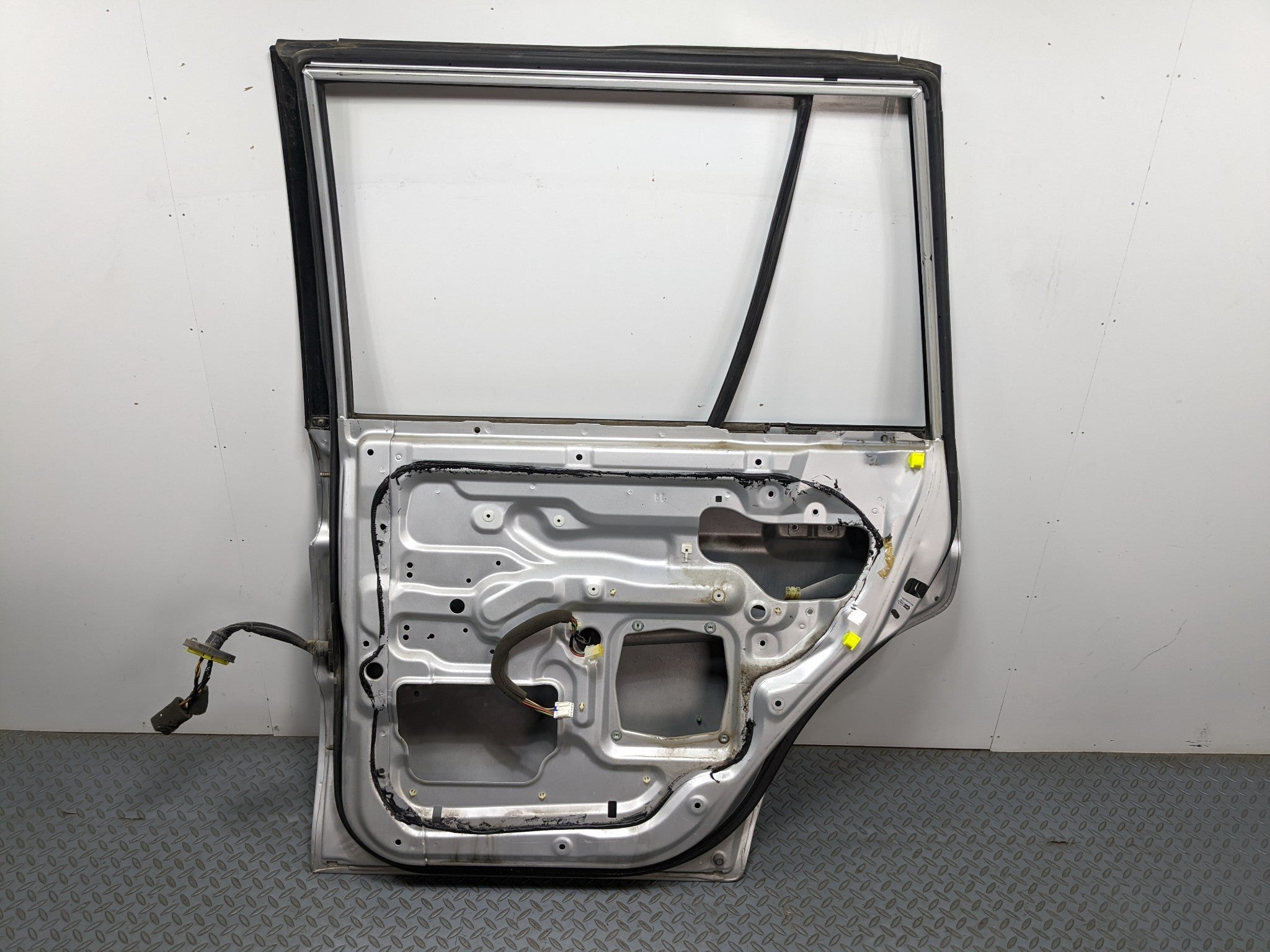 00 - 04 MITSUBISHI MONTERO SPORT OEM DOOR SHELL PANEL SILVER GRAY REAR RIGHT
