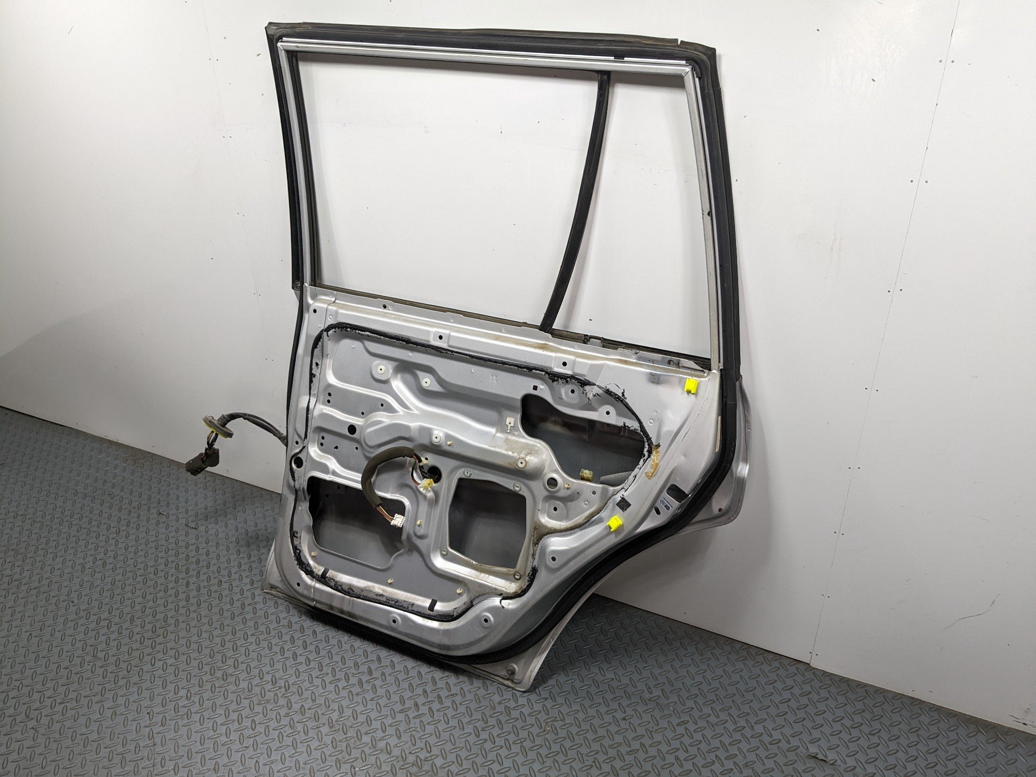 00 - 04 MITSUBISHI MONTERO SPORT OEM DOOR SHELL PANEL SILVER GRAY REAR RIGHT