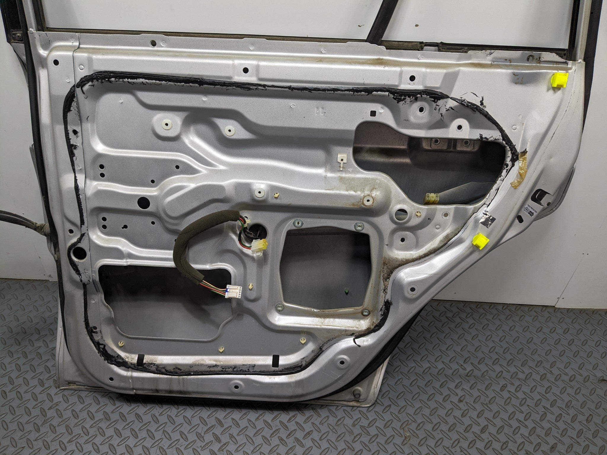 00 - 04 MITSUBISHI MONTERO SPORT OEM DOOR SHELL PANEL SILVER GRAY REAR RIGHT