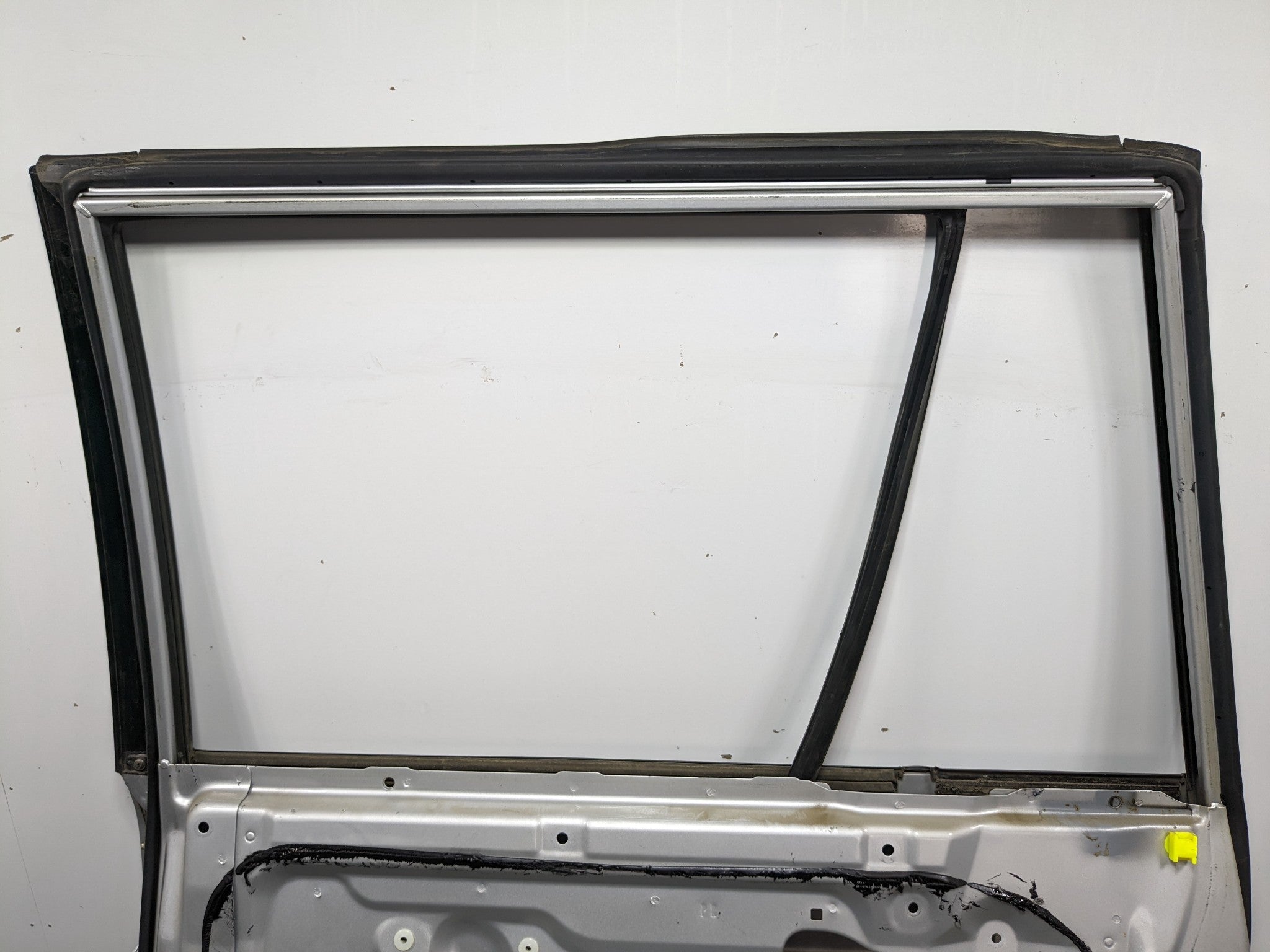 00 - 04 MITSUBISHI MONTERO SPORT OEM DOOR SHELL PANEL SILVER GRAY REAR RIGHT