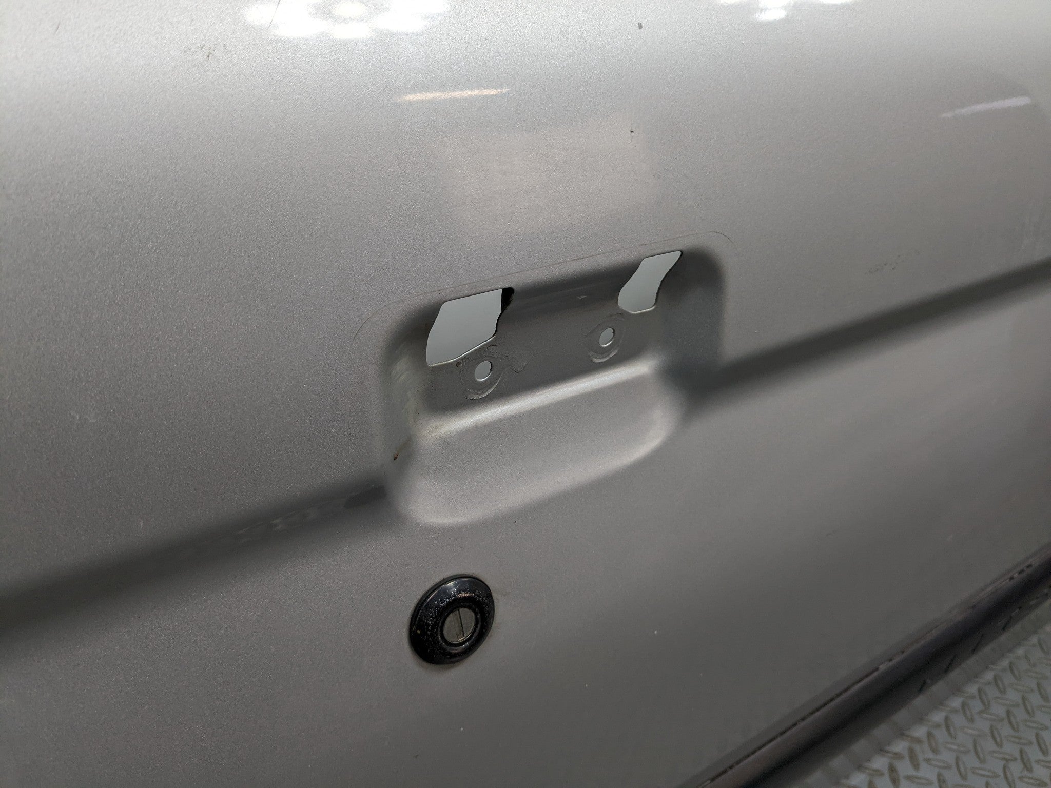 00 – 04 MITSUBISHI MONTERO SPORT OEM DOOR SHELL PANEL SILVER GRAY FRONT RIGHT