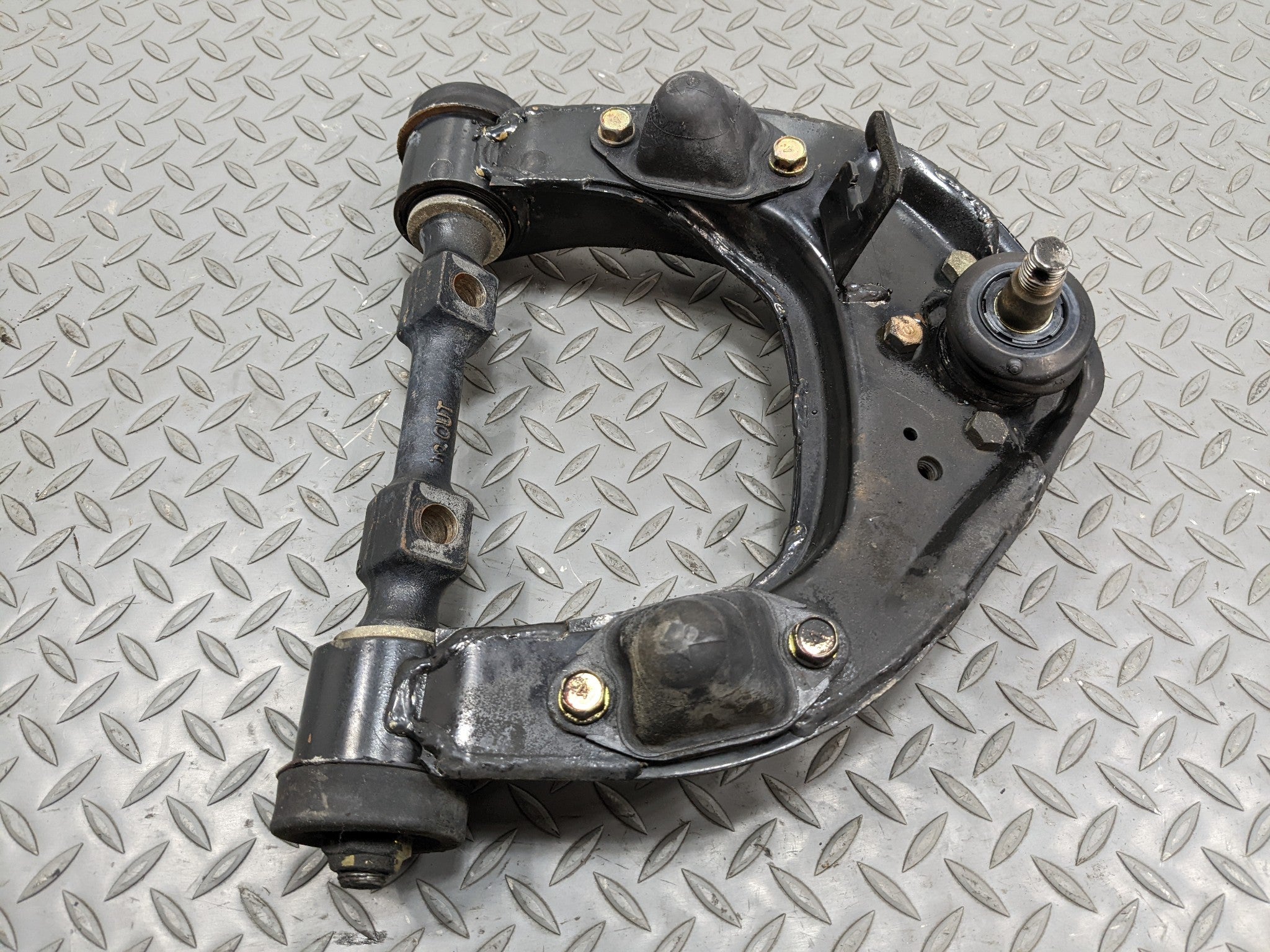 00 - 04 MITSUBISHI MONTERO SPORT OEM UPPER SUSPENSION CONTROL ARM FRONT RIGHT