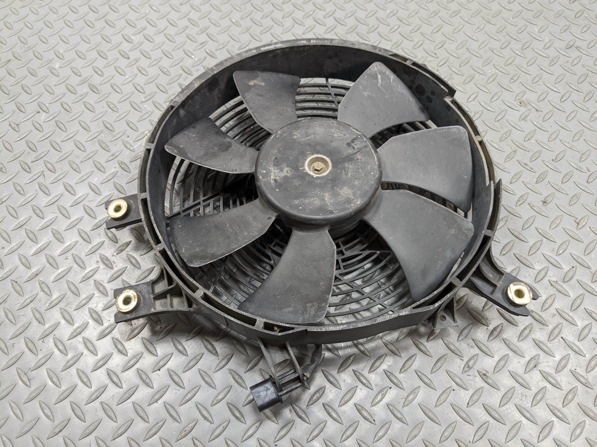 00 - 04 MITSUBISHI MONTERO SPORT OEM RADIATOR CONDENSER FAN BLADE MOTOR SHROUD