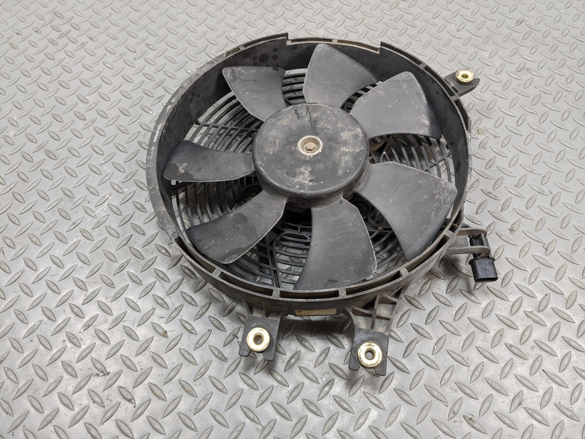 00 - 04 MITSUBISHI MONTERO SPORT OEM RADIATOR CONDENSER FAN BLADE MOTOR SHROUD
