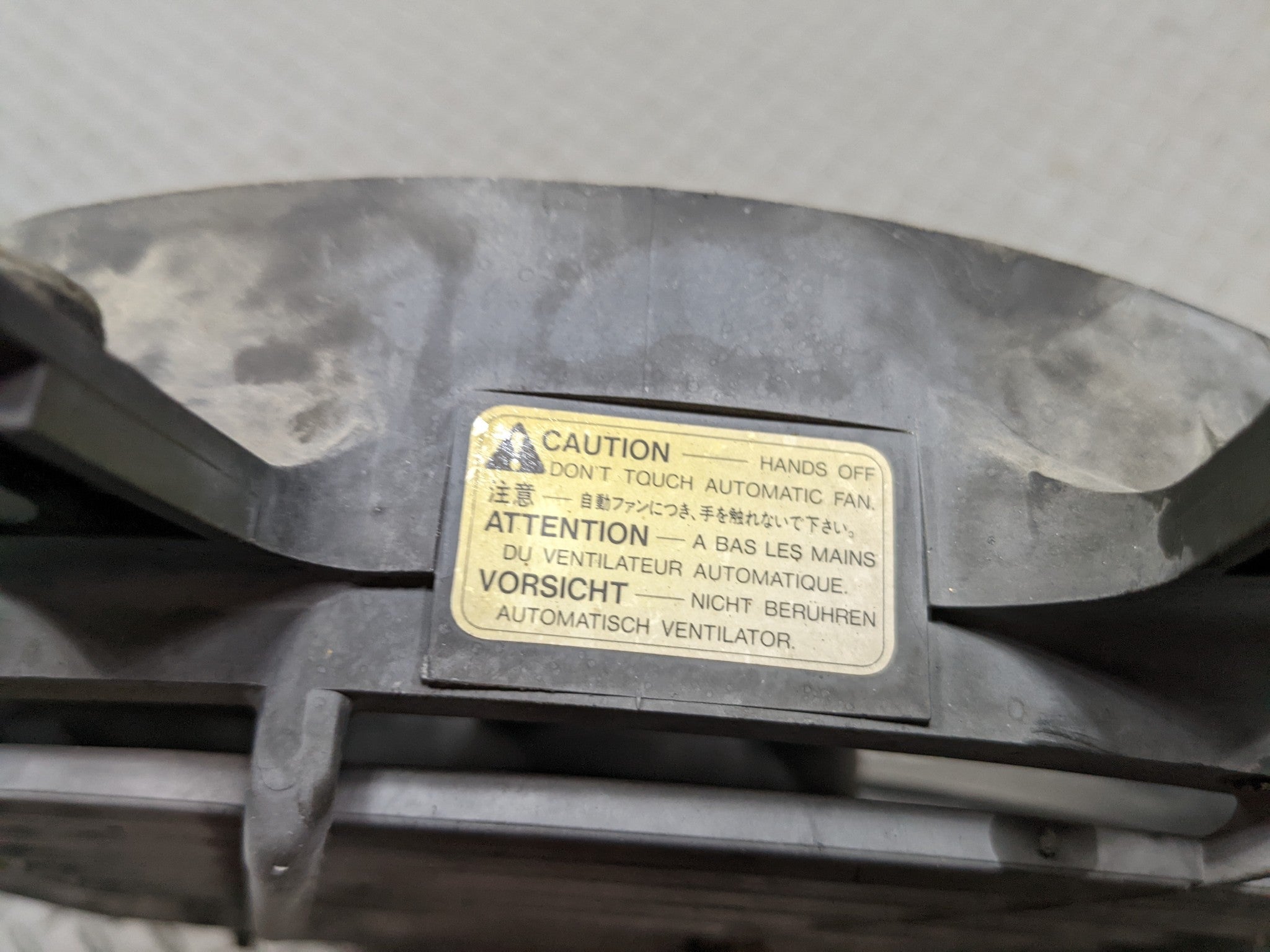 00 - 04 MITSUBISHI MONTERO SPORT OEM RADIATOR CONDENSER FAN BLADE MOTOR SHROUD