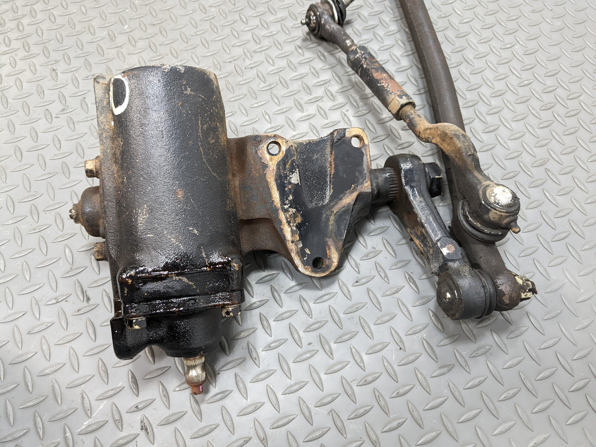 00 - 04 MITSUBISHI MONTERO SPORT OEM POWER STEERING GEAR WITH IDLER ARM TIE ROD