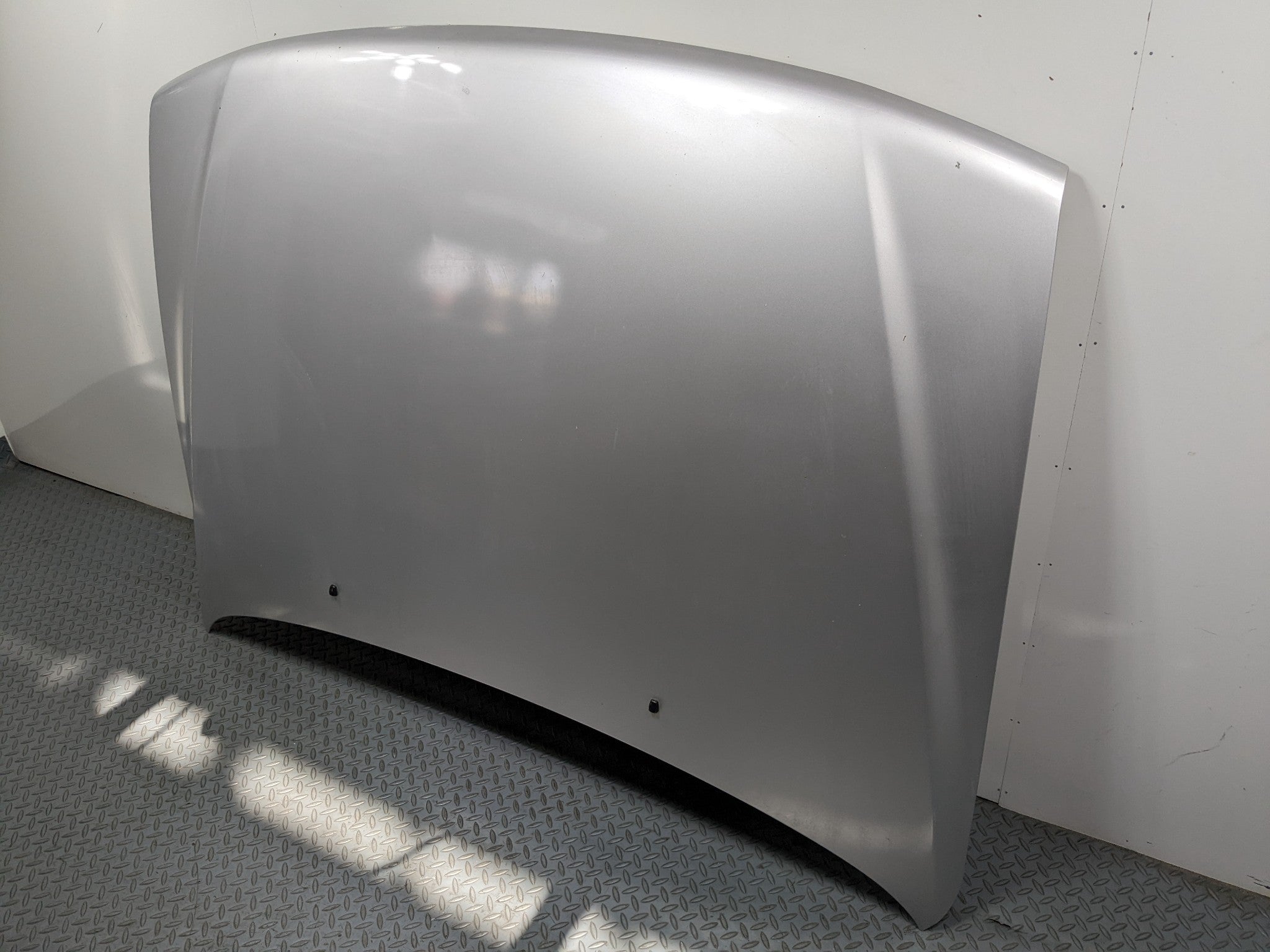 00 - 04 MITSUBISHI MONTERO SPORT OEM FRONT HOOD BONNET SHELL PANEL SILVER GRAY