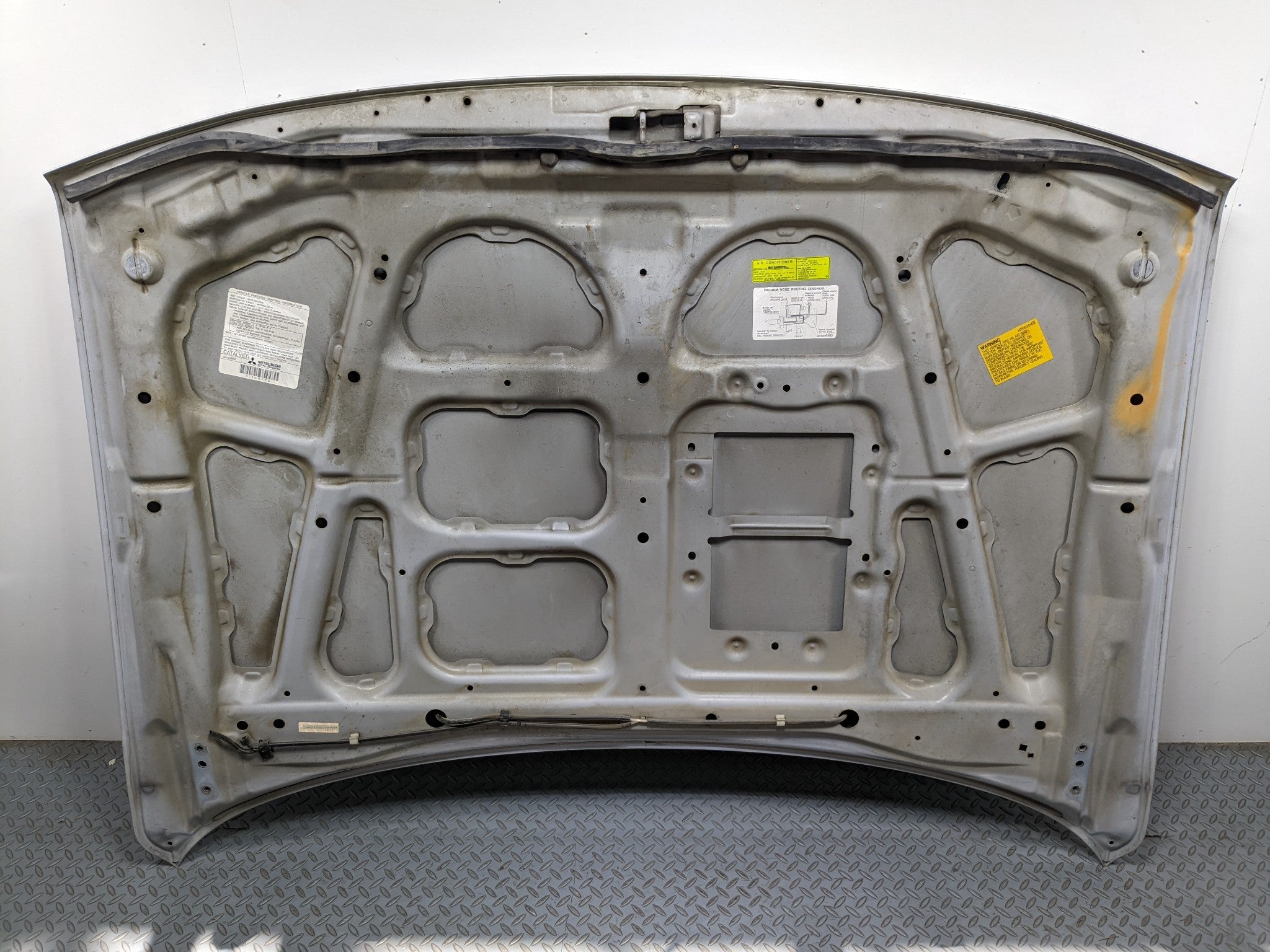 00 - 04 MITSUBISHI MONTERO SPORT OEM FRONT HOOD BONNET SHELL PANEL SILVER GRAY