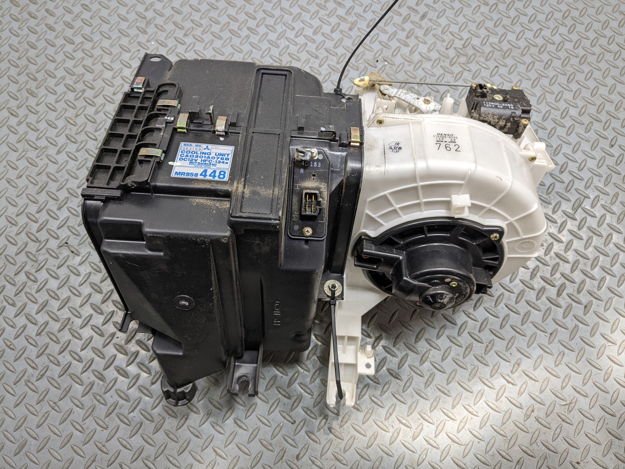 00 - 04 MITSUBISHI MONTERO SPORT OEM AC HEATER CORE UNIT BLOWER MOTOR HOUSING