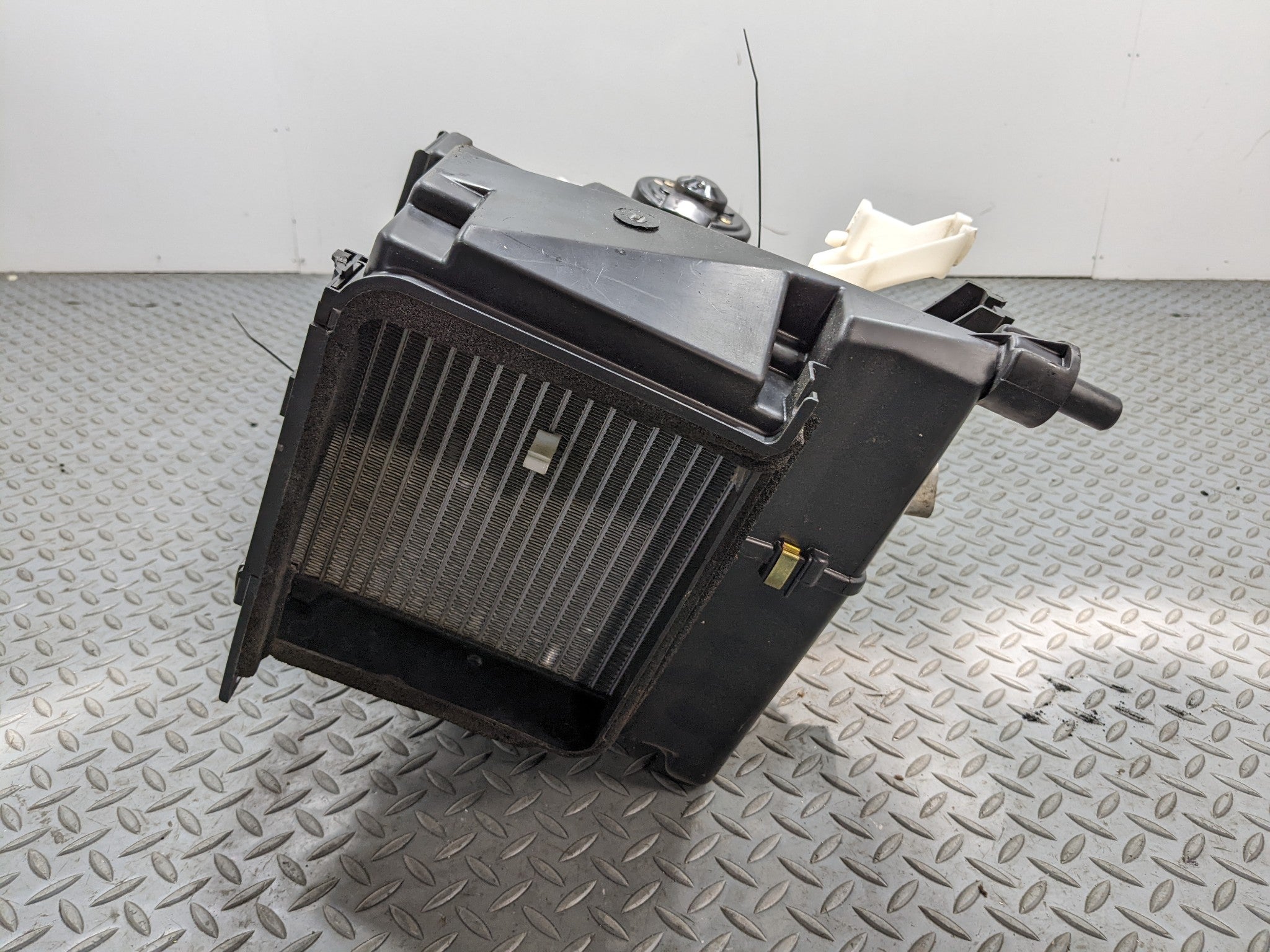 00 - 04 MITSUBISHI MONTERO SPORT OEM AC HEATER CORE UNIT BLOWER MOTOR HOUSING