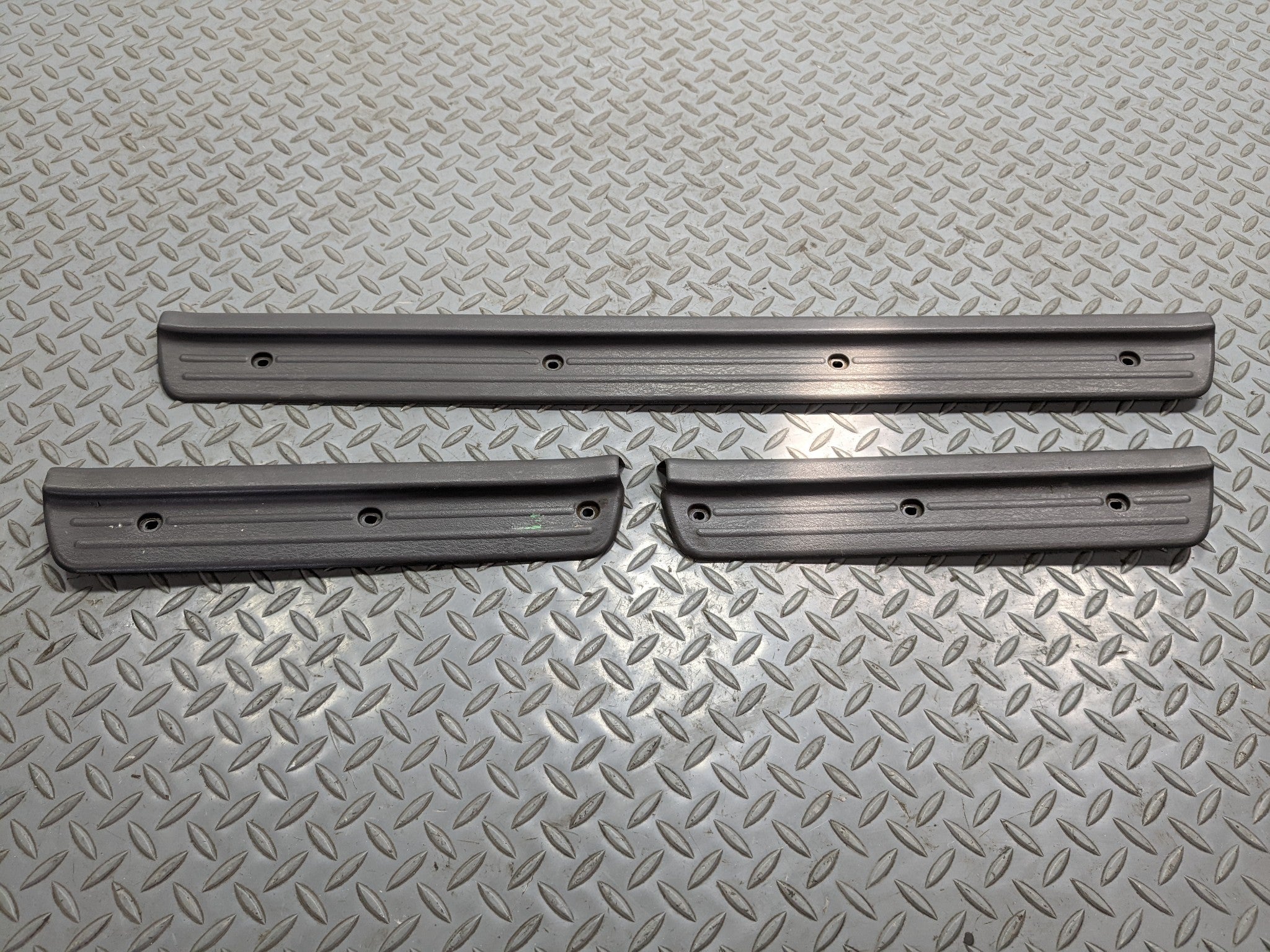 00 - 04 MITSUBISHI MONTERO SPORT OEM SILL SCUFF PLATE FRONT AND REAR LEFT RIGHT