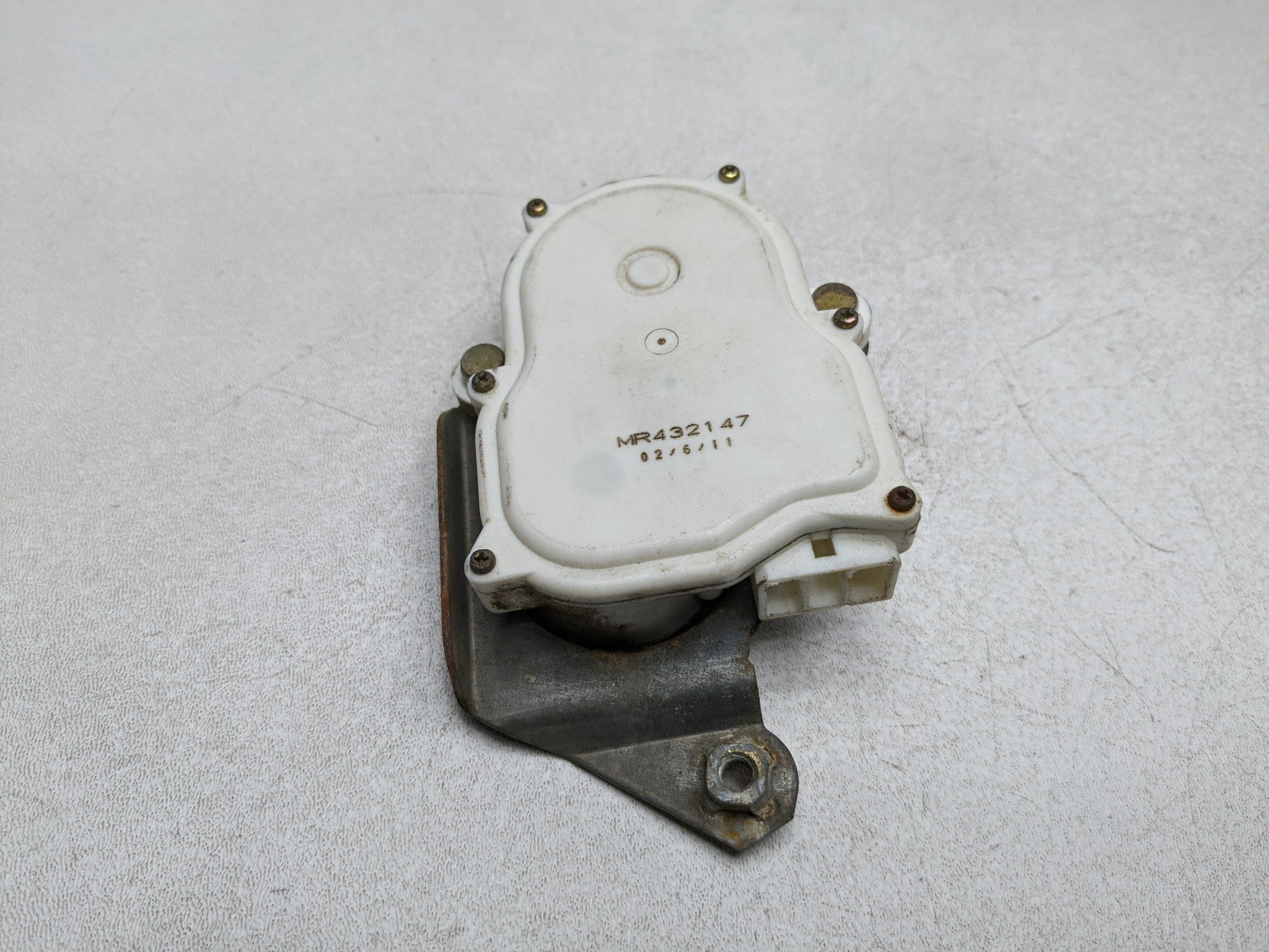 00 – 04 MITSUBISHI MONTERO SPORT OEM DOOR LOCK ACTUATOR REAR LEFT DRIVER SIDE
