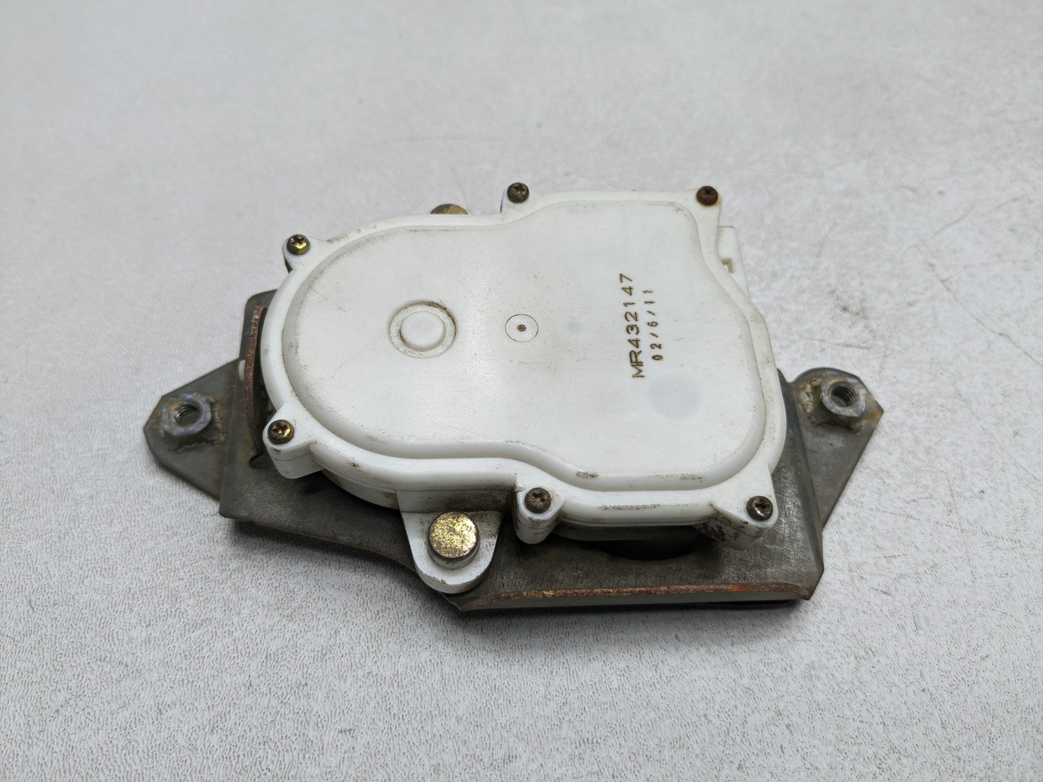 00 – 04 MITSUBISHI MONTERO SPORT OEM DOOR LOCK ACTUATOR REAR LEFT DRIVER SIDE