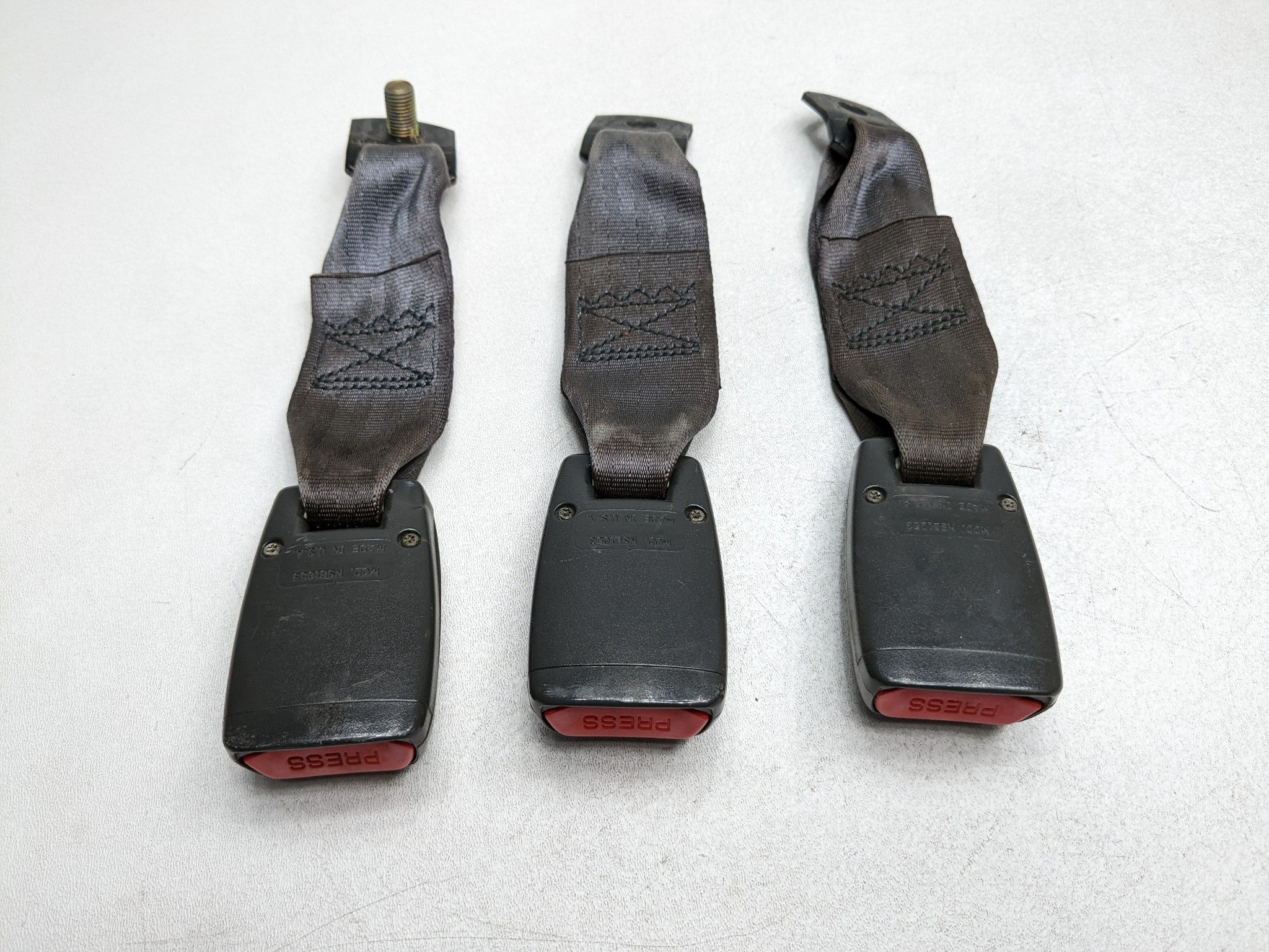 00 – 04 MITSUBISHI MONTERO SPORT OEM SEAT BELT BUCKLE REAR LEFT RIGHT AND CENTER