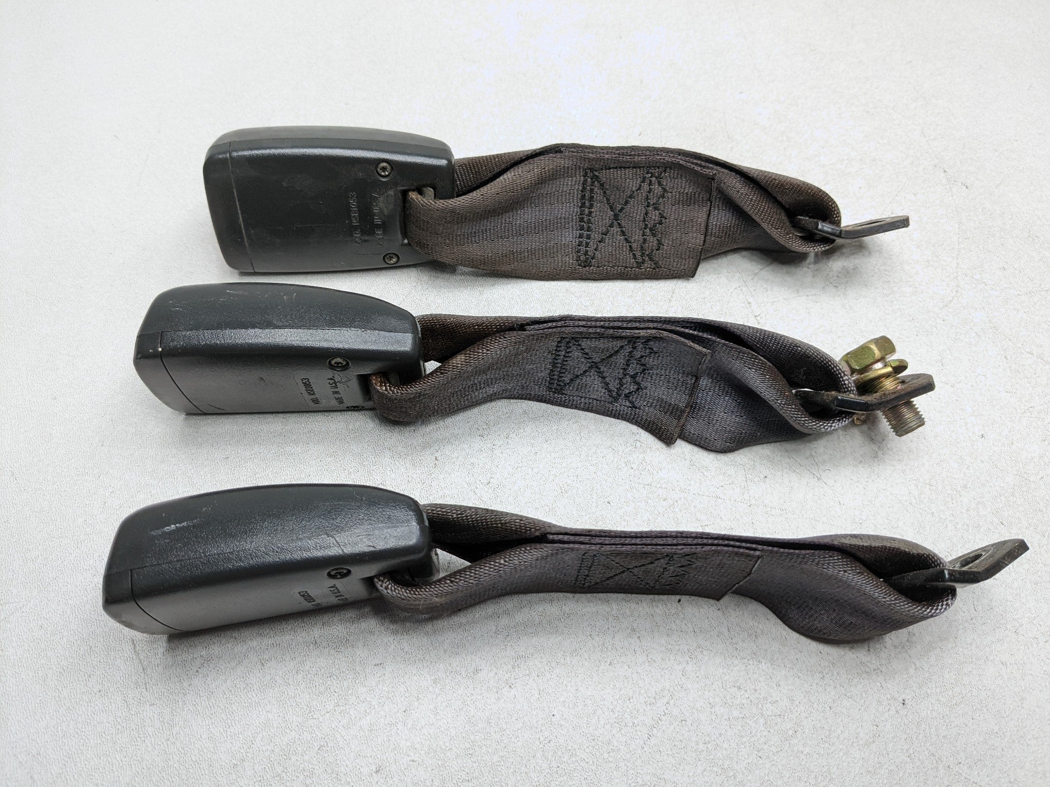 00 – 04 MITSUBISHI MONTERO SPORT OEM SEAT BELT BUCKLE REAR LEFT RIGHT AND CENTER