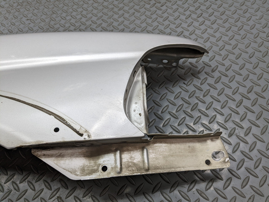 00 - 04 MITSUBISHI MONTERO SPORT OEM FENDER COVER PANEL SILVER GRAY FRONT RIGHT