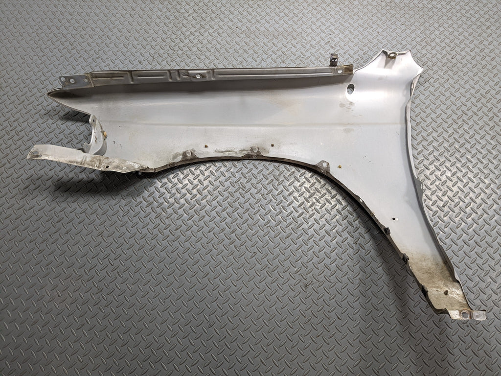 00 - 04 MITSUBISHI MONTERO SPORT OEM FENDER COVER PANEL SILVER GRAY FRONT RIGHT