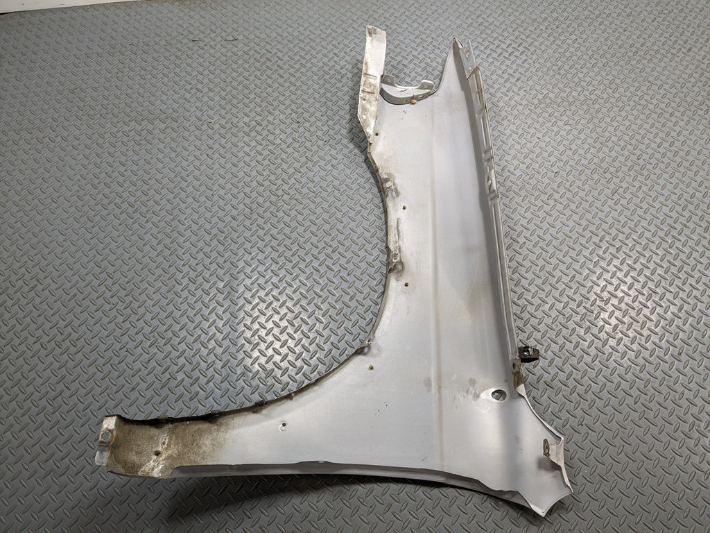 00 - 04 MITSUBISHI MONTERO SPORT OEM FENDER COVER PANEL SILVER GRAY FRONT RIGHT