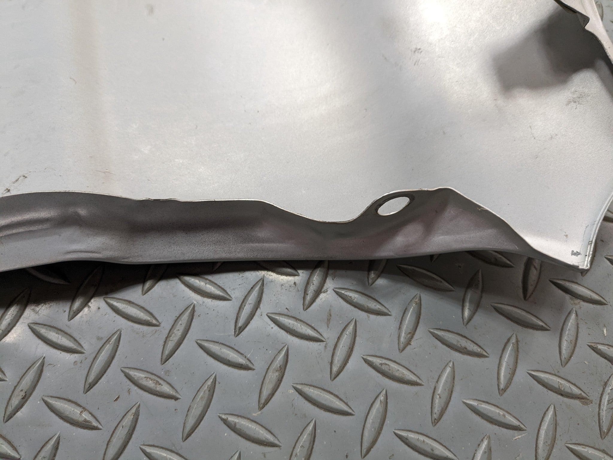 00 - 04 MITSUBISHI MONTERO SPORT OEM FENDER COVER PANEL SILVER GRAY FRONT RIGHT