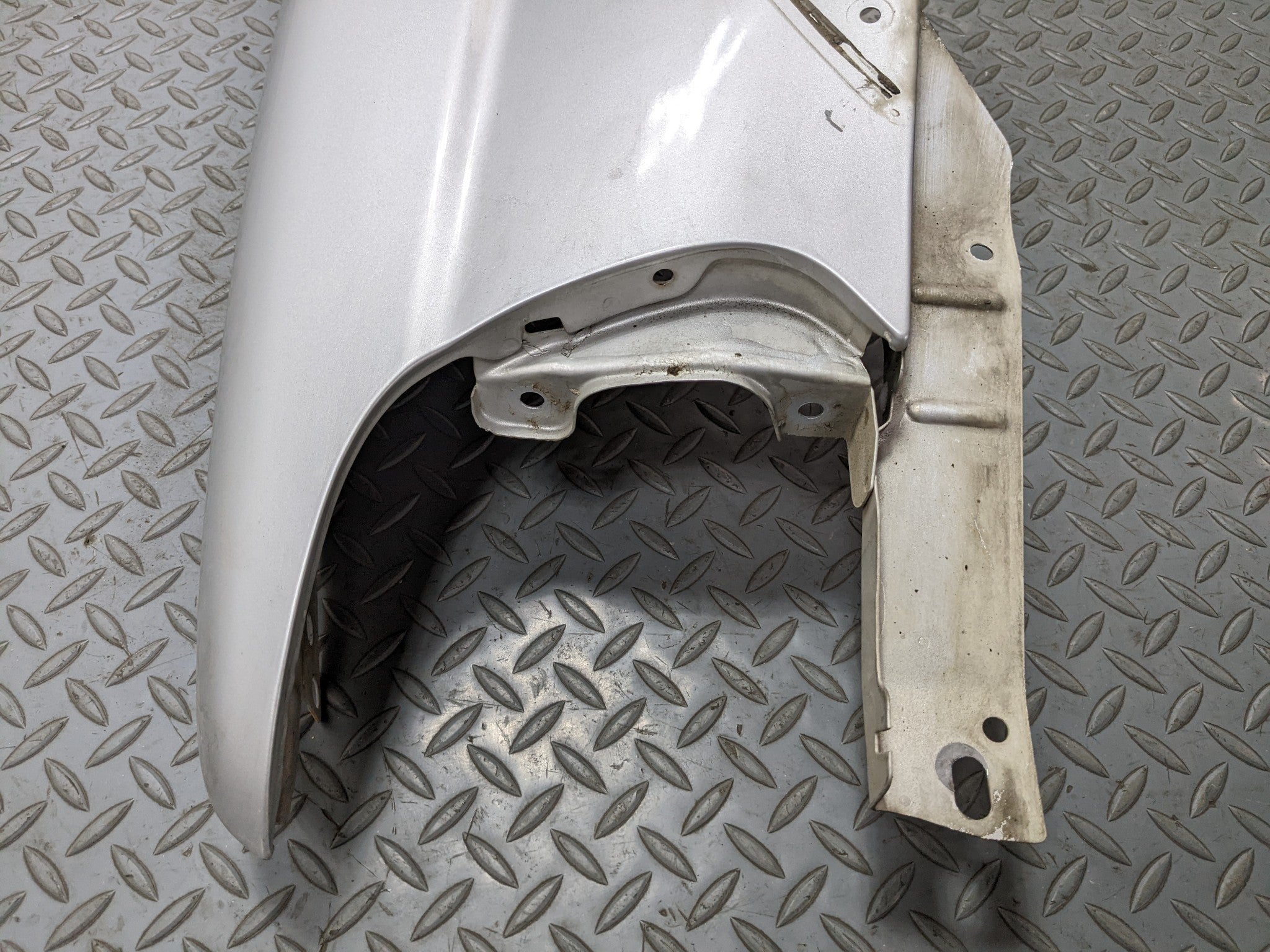 00 - 04 MITSUBISHI MONTERO SPORT OEM FENDER COVER PANEL SILVER GRAY FRONT LEFT