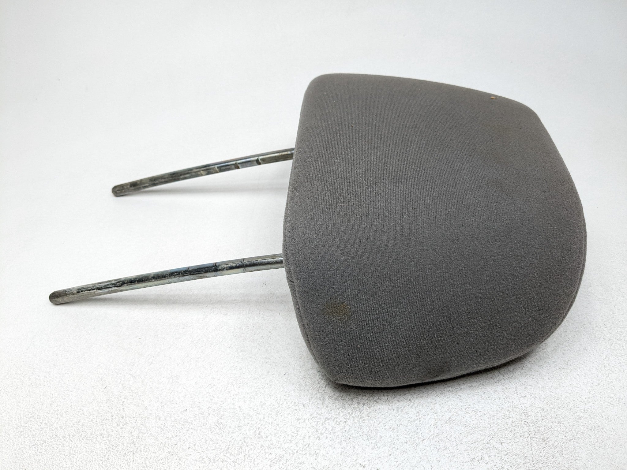 00 – 04 MITSUBISHI MONTERO SPORT OEM SEAT HEADREST CLOTH GRAY FRONT RIGHT SIDE