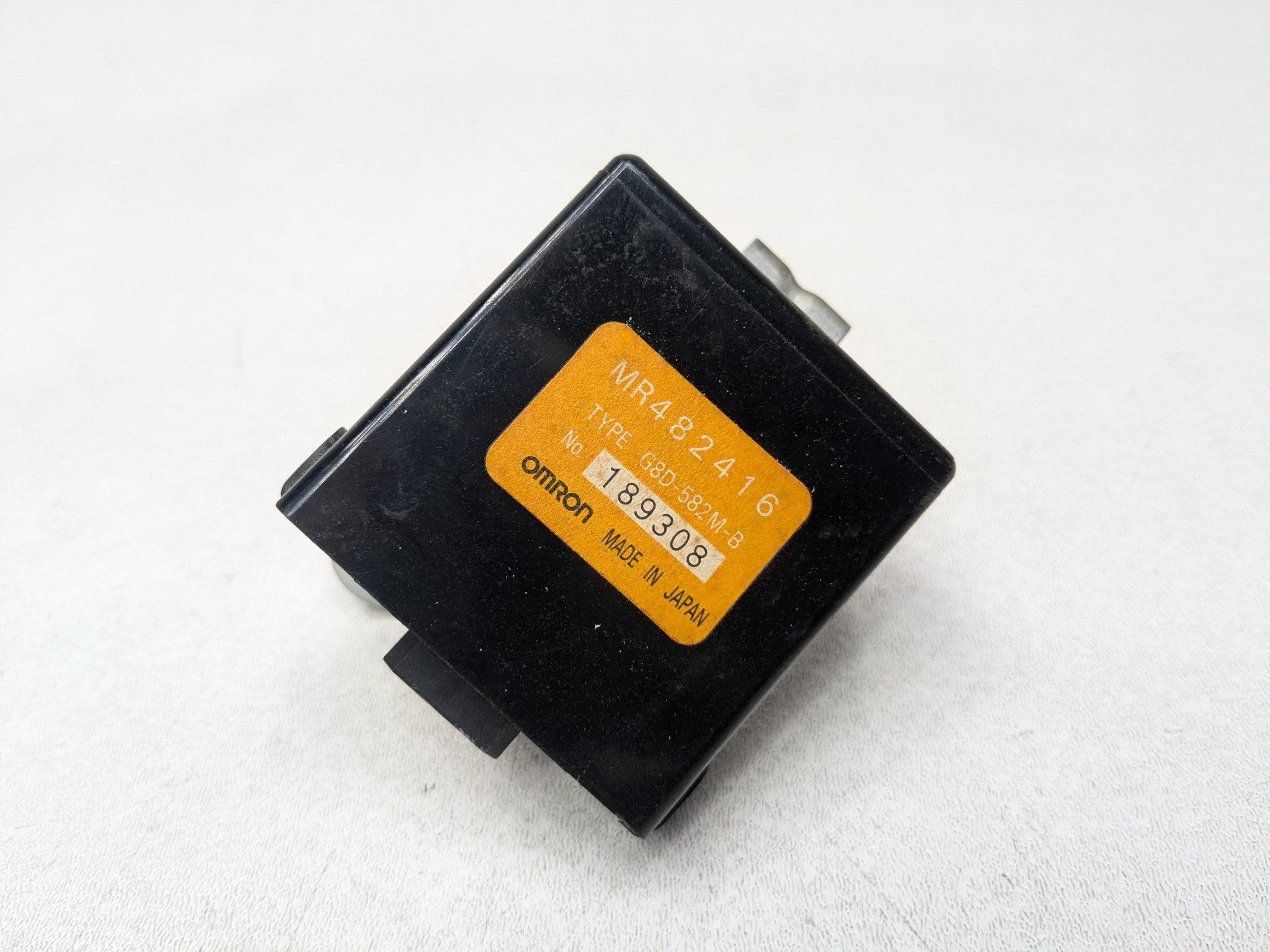 00 - 04 MITSUBISHI MONTERO SPORT OEM KEYLESS ENTRY COMPUTER CONTROL MODULE UNIT