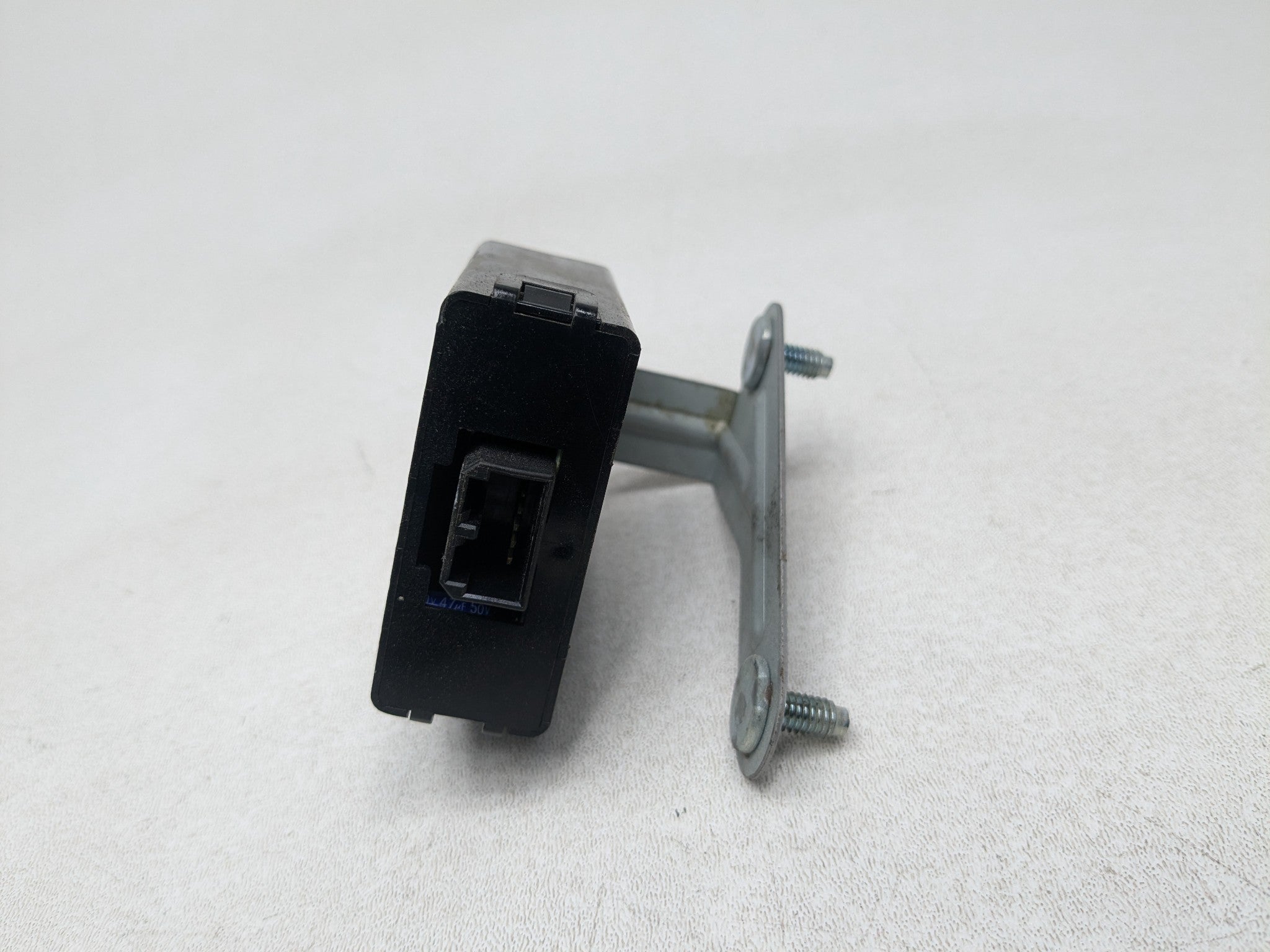 00 - 04 MITSUBISHI MONTERO SPORT OEM KEYLESS ENTRY COMPUTER CONTROL MODULE UNIT