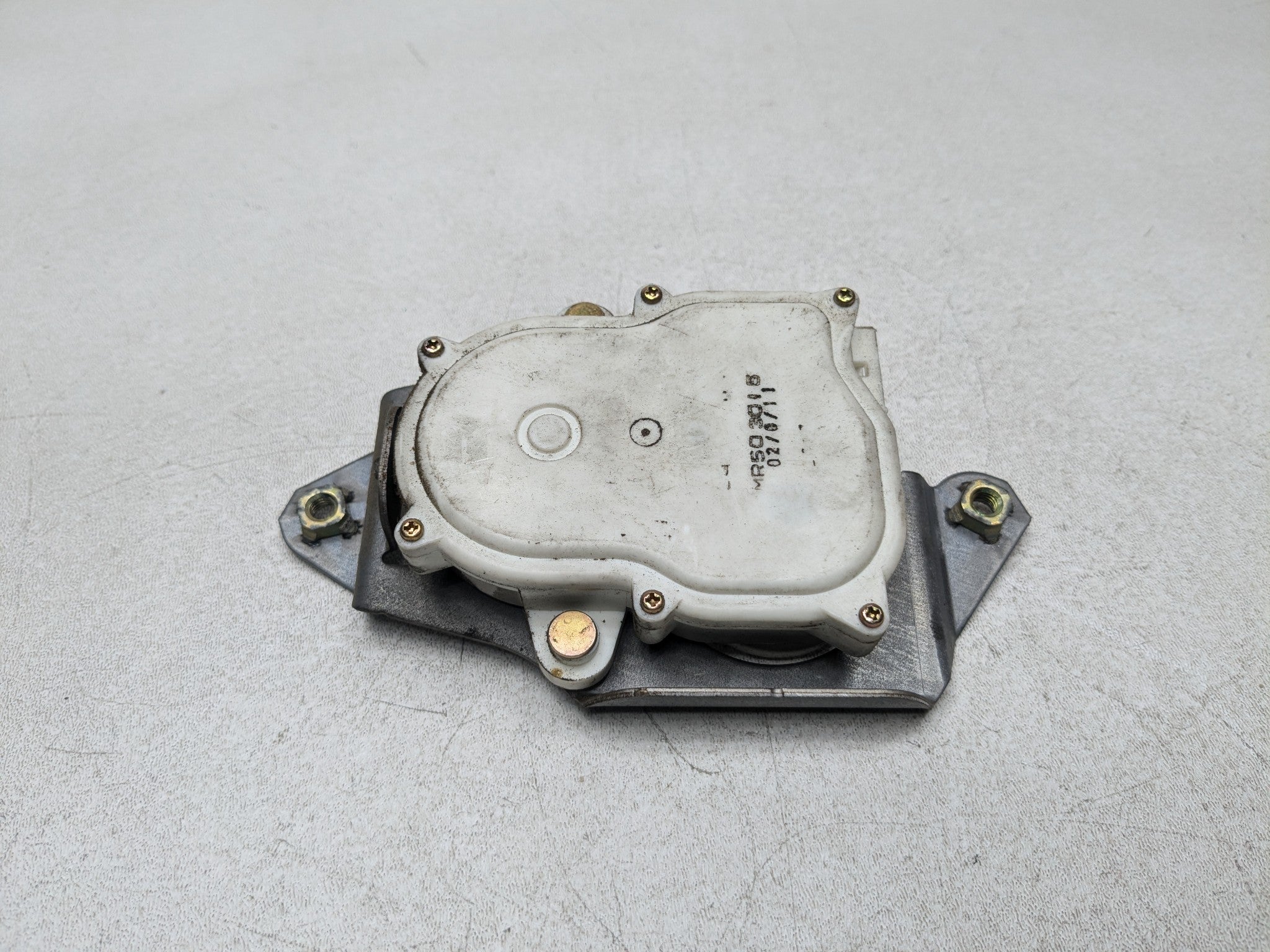 00 - 04 MITSUBISHI MONTERO SPORT OEM TAILGATE LOCK ACTUATOR REAR BACK LIFTGATE