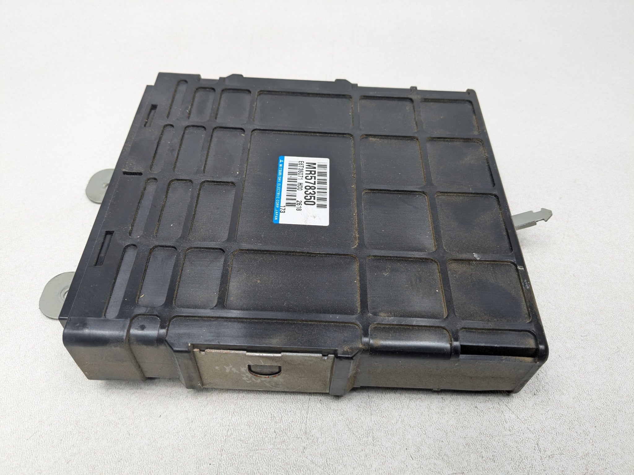 00 – 04 MITSUBISHI MONTERO SPORT OEM ENGINE BRAIN BOX ELECTRONIC CONTROL MODULE
