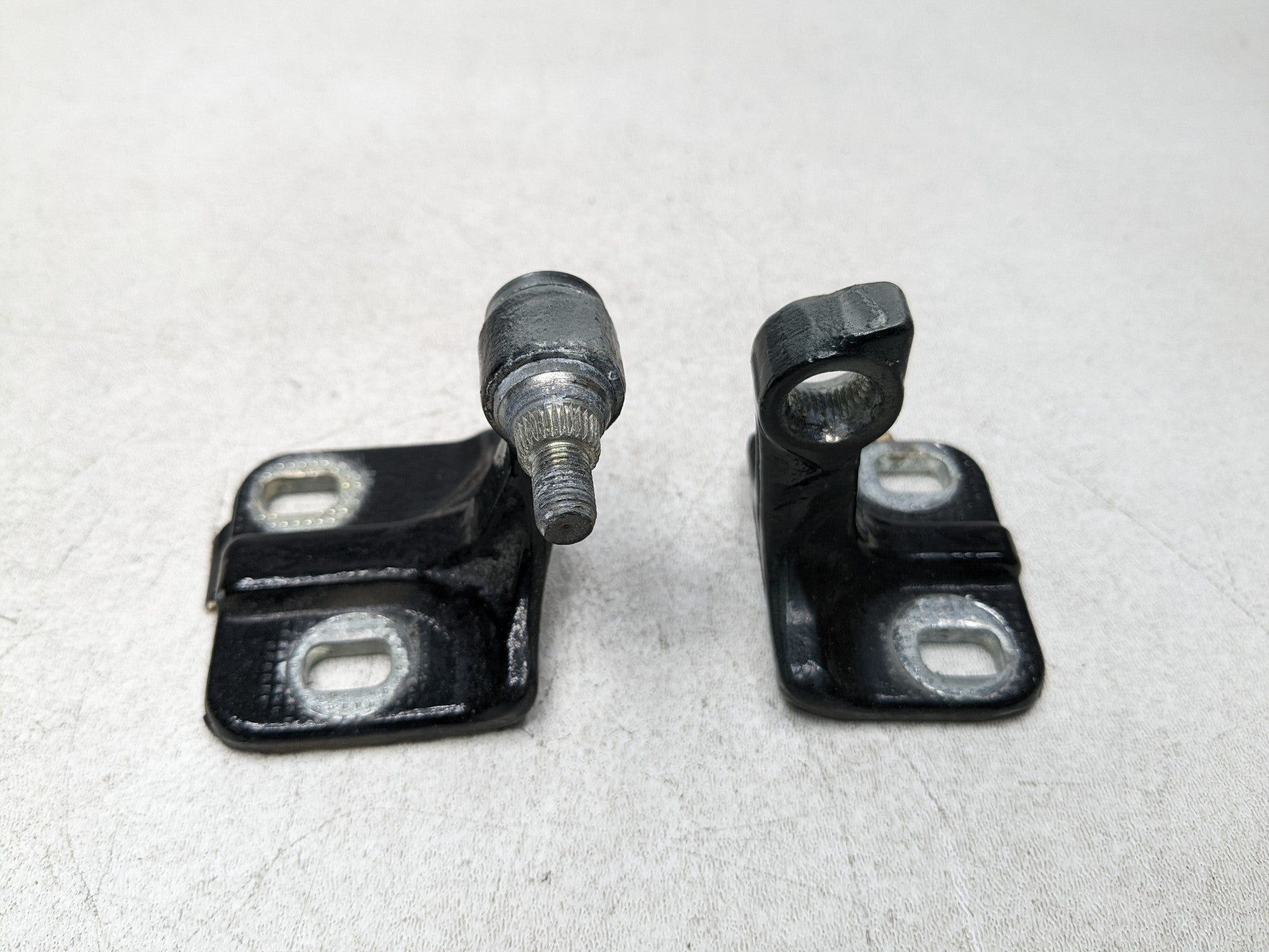 97 - 05 MERCEDES-BENZ S500 OEM DOOR HINGE SET UPPER AND LOWER REAR RIGHT SIDE
