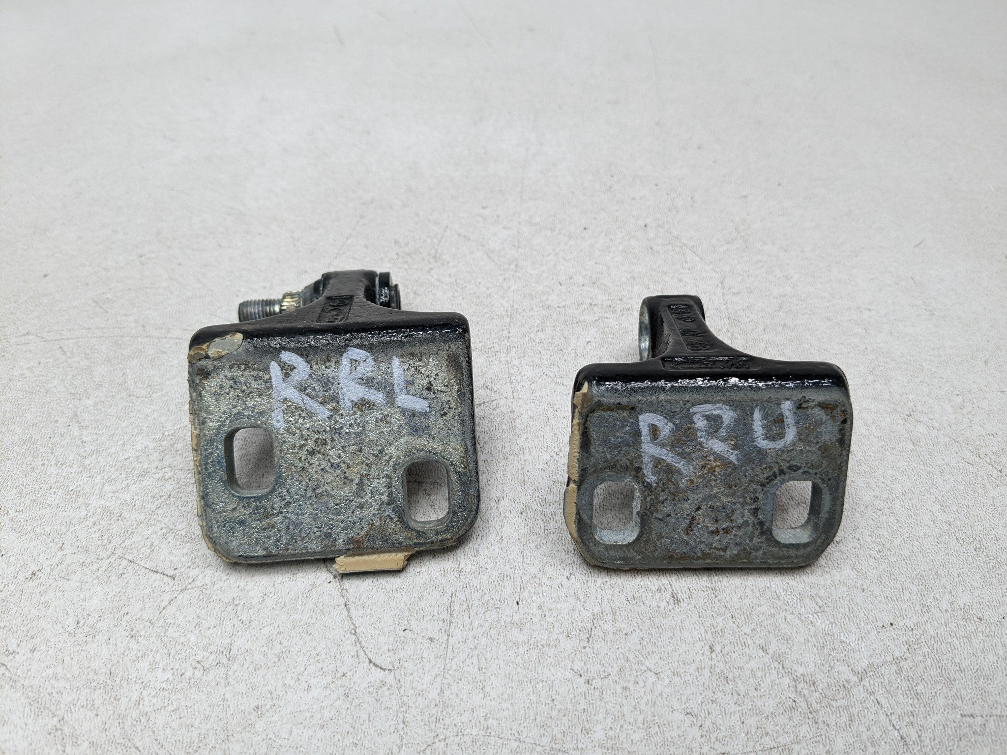 97 - 05 MERCEDES-BENZ S500 OEM DOOR HINGE SET UPPER AND LOWER REAR RIGHT SIDE