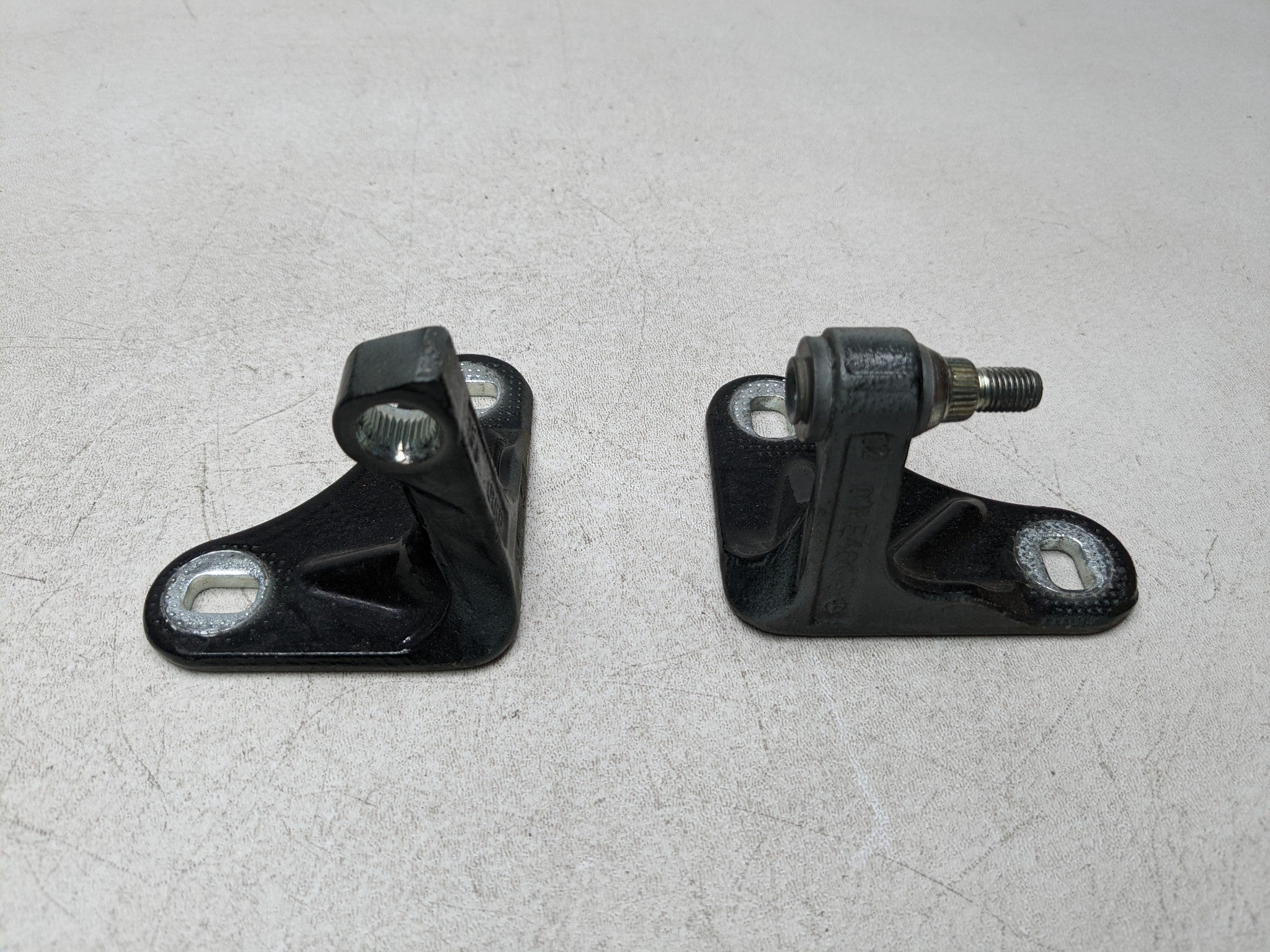 97 - 05 MERCEDES-BENZ S500 OEM DOOR HINGE SET UPPER AND LOWER FRONT RIGHT SIDE