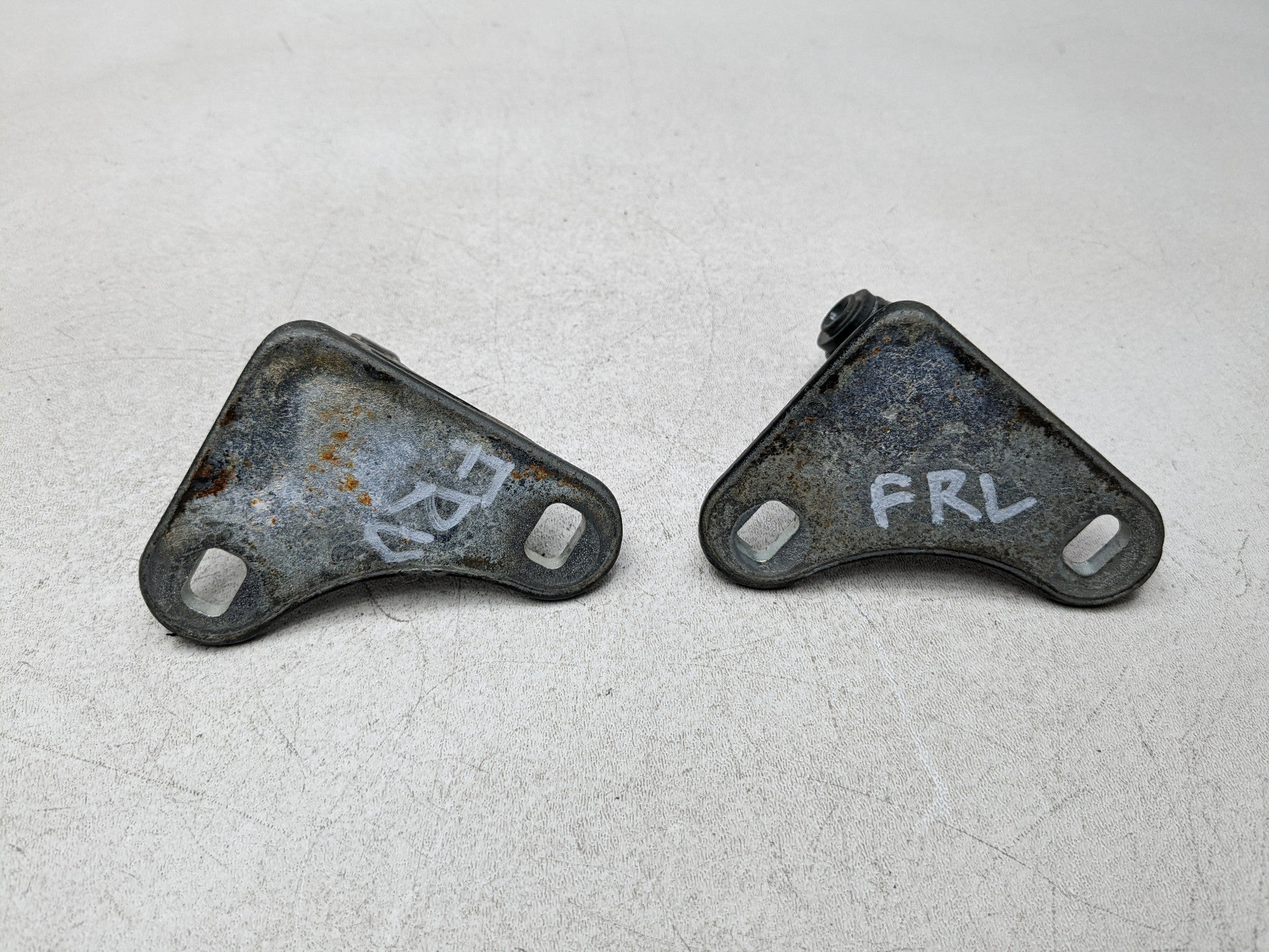 97 - 05 MERCEDES-BENZ S500 OEM DOOR HINGE SET UPPER AND LOWER FRONT RIGHT SIDE