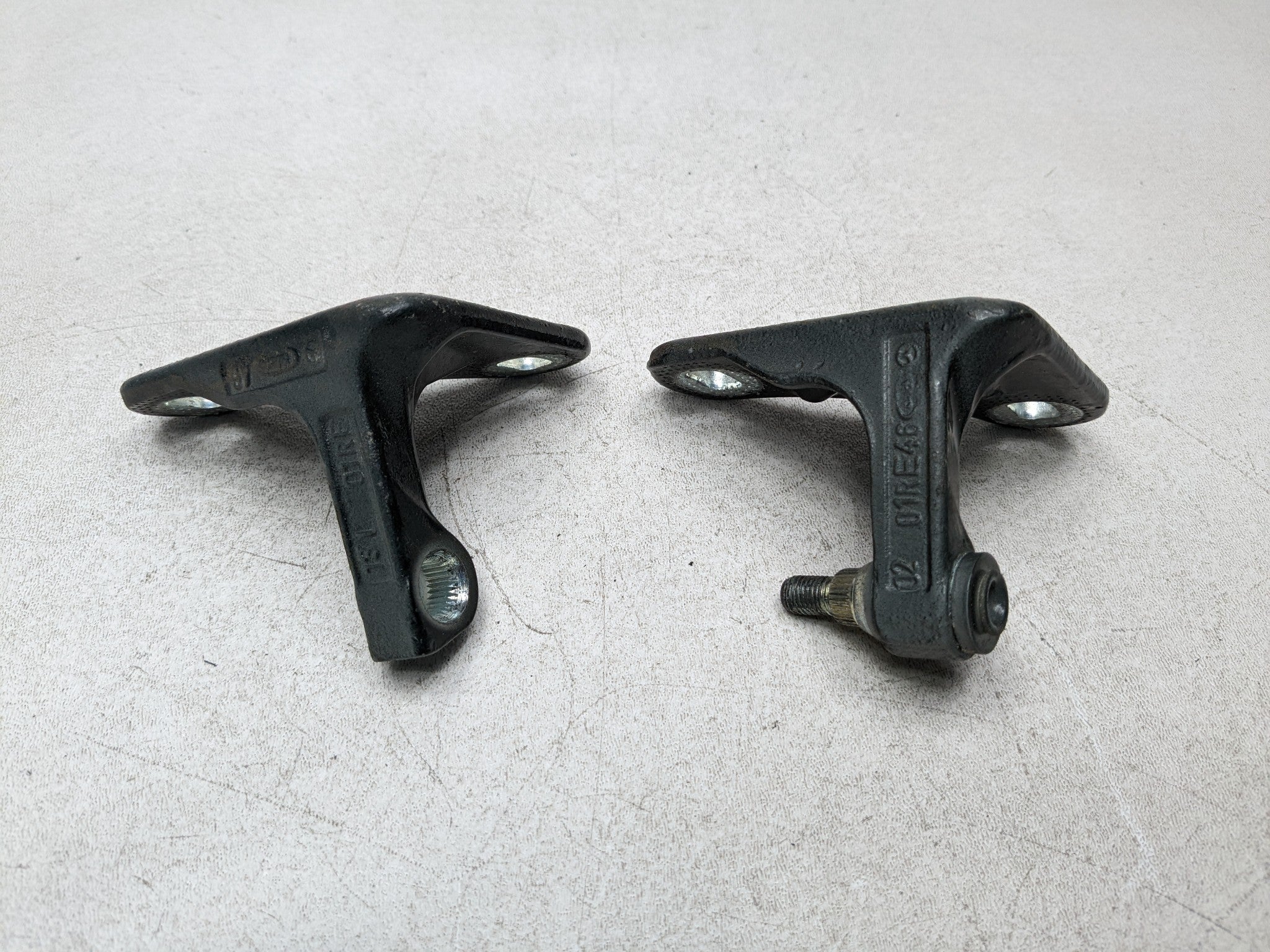 97 - 05 MERCEDES-BENZ S500 OEM DOOR HINGE SET UPPER AND LOWER FRONT RIGHT SIDE