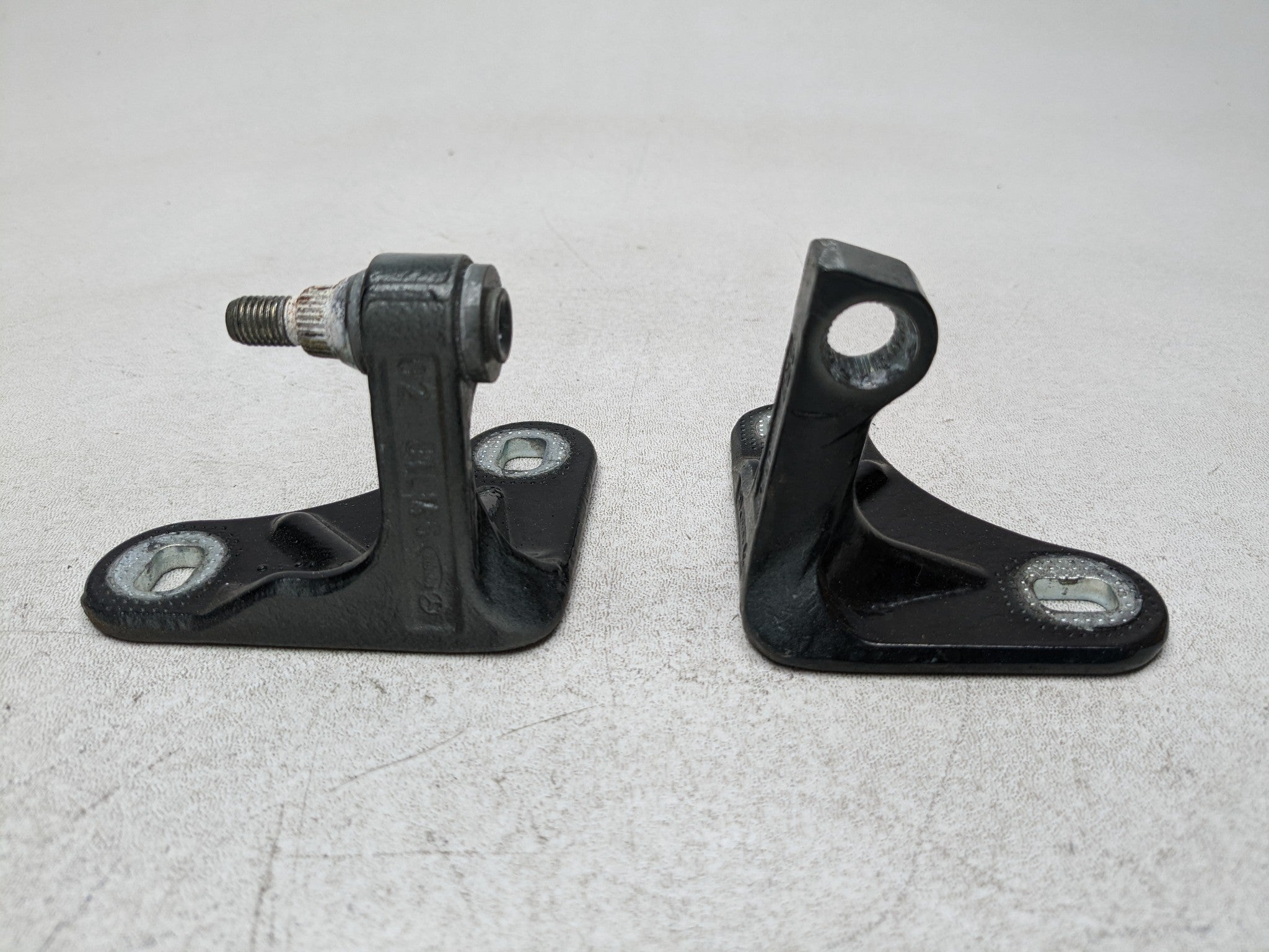 97 - 05 MERCEDES-BENZ S500 OEM DOOR HINGE SET UPPER AND LOWER FRONT LEFT SIDE