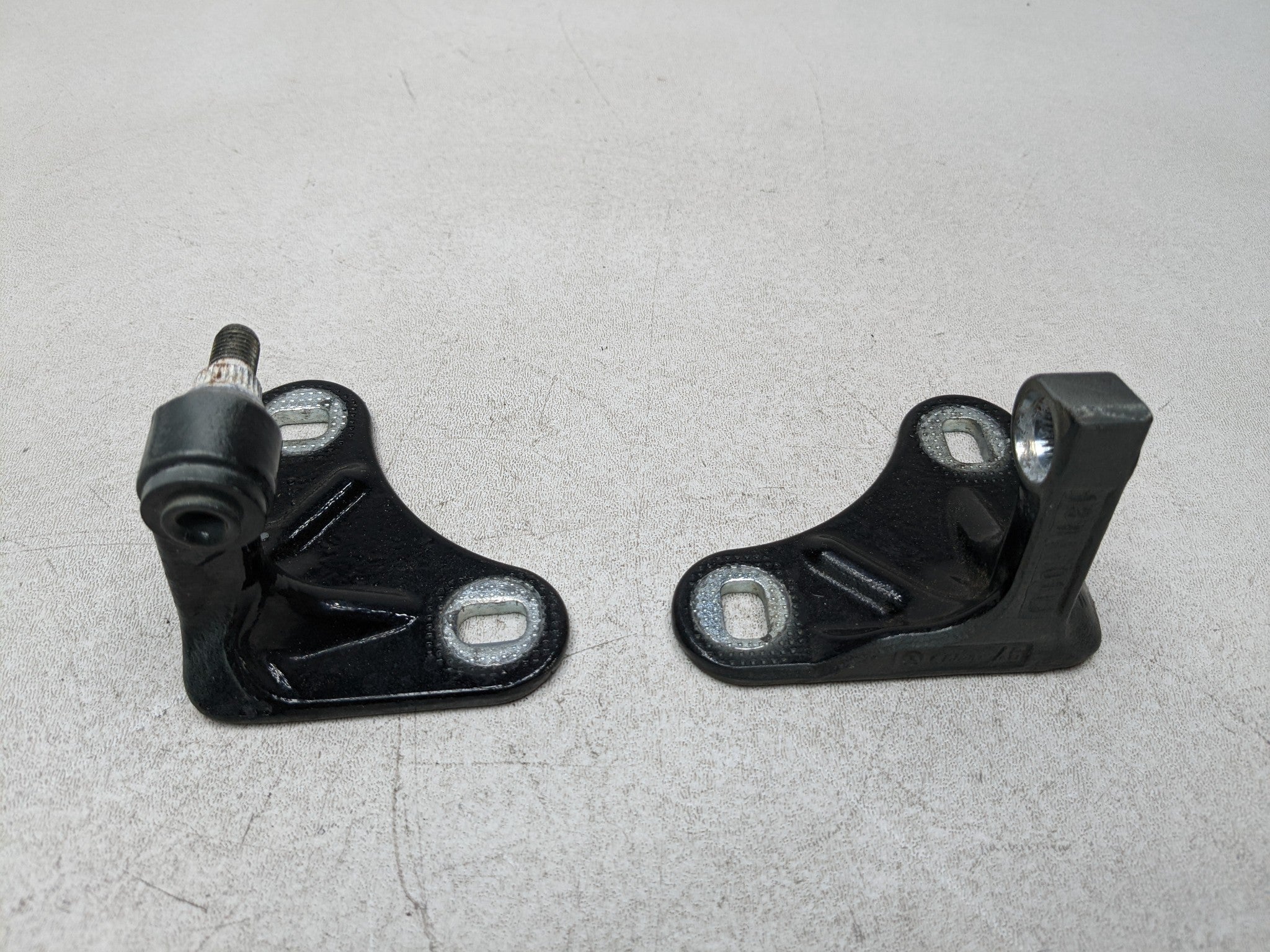 97 - 05 MERCEDES-BENZ S500 OEM DOOR HINGE SET UPPER AND LOWER FRONT LEFT SIDE