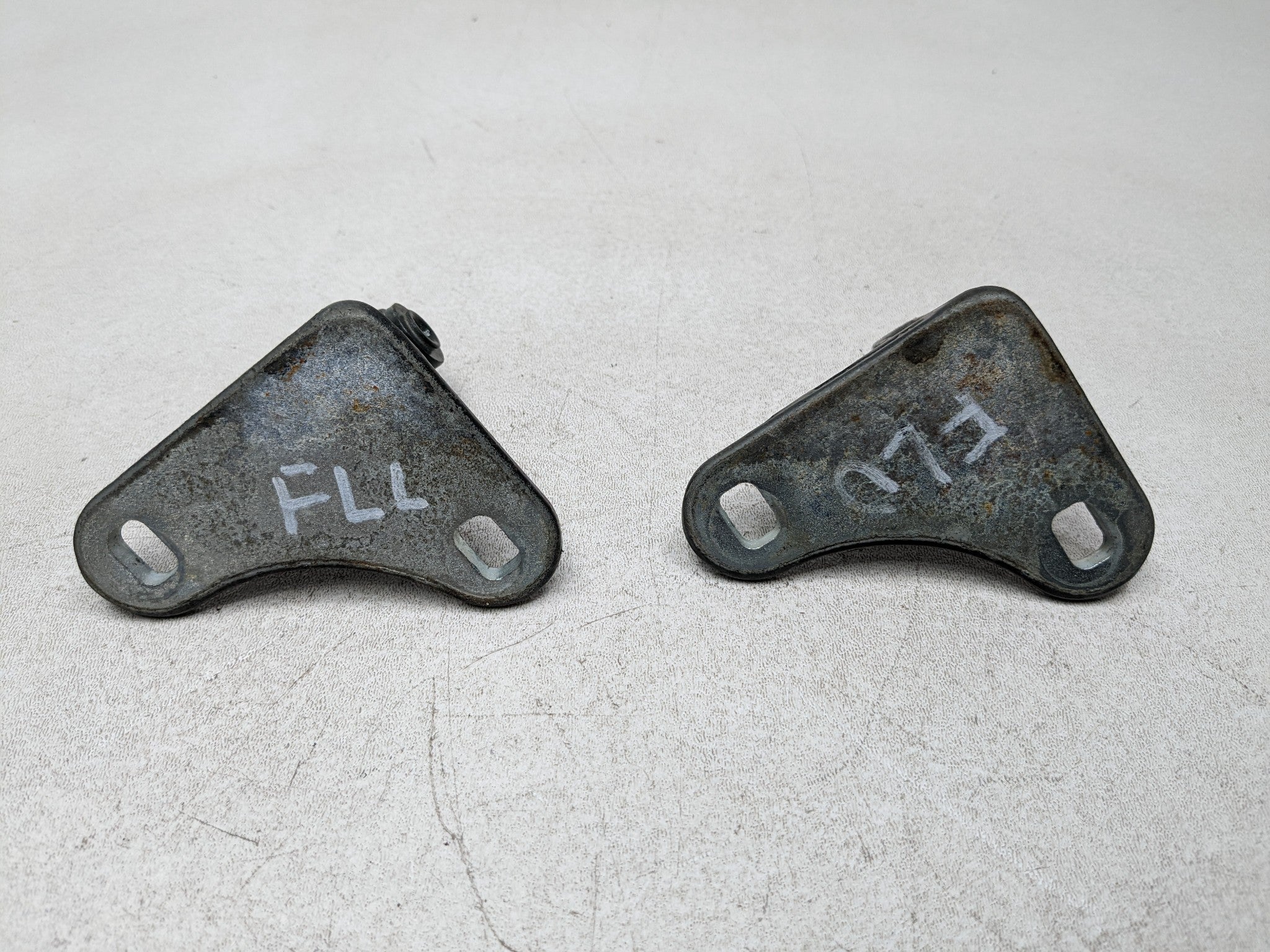 97 - 05 MERCEDES-BENZ S500 OEM DOOR HINGE SET UPPER AND LOWER FRONT LEFT SIDE