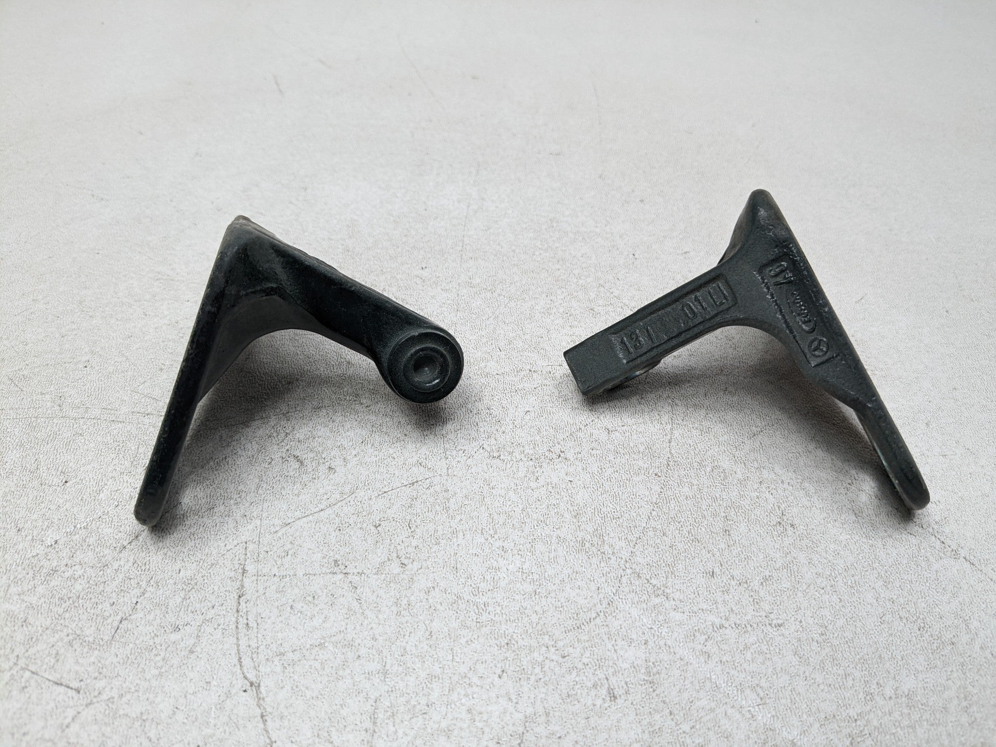 97 - 05 MERCEDES-BENZ S500 OEM DOOR HINGE SET UPPER AND LOWER FRONT LEFT SIDE