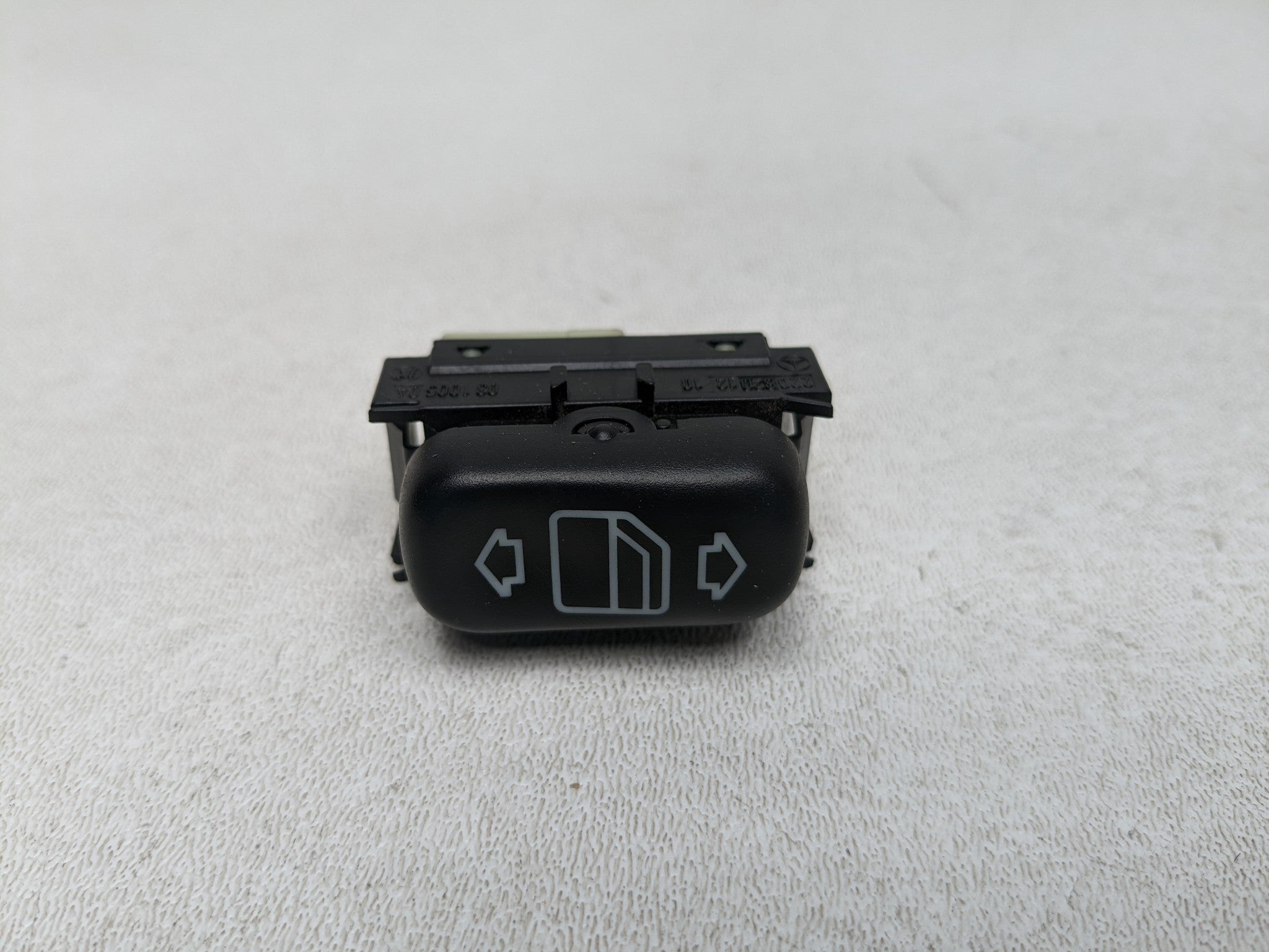 97 - 05 MERCEDES-BENZ S500 OEM DOOR WINDOW CONTROL SWITCH REAR LEFT DRIVER SIDE