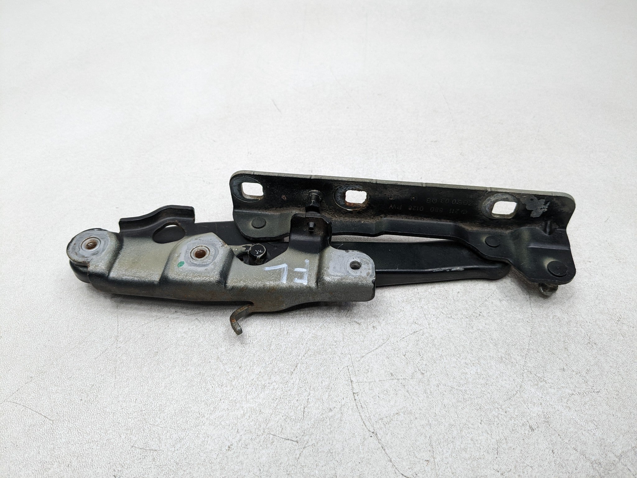 97 - 05 MERCEDES-BENZ S500 OEM HOOD HINGE SUPPORT BRACKET FRONT LEFT DRIVER SIDE
