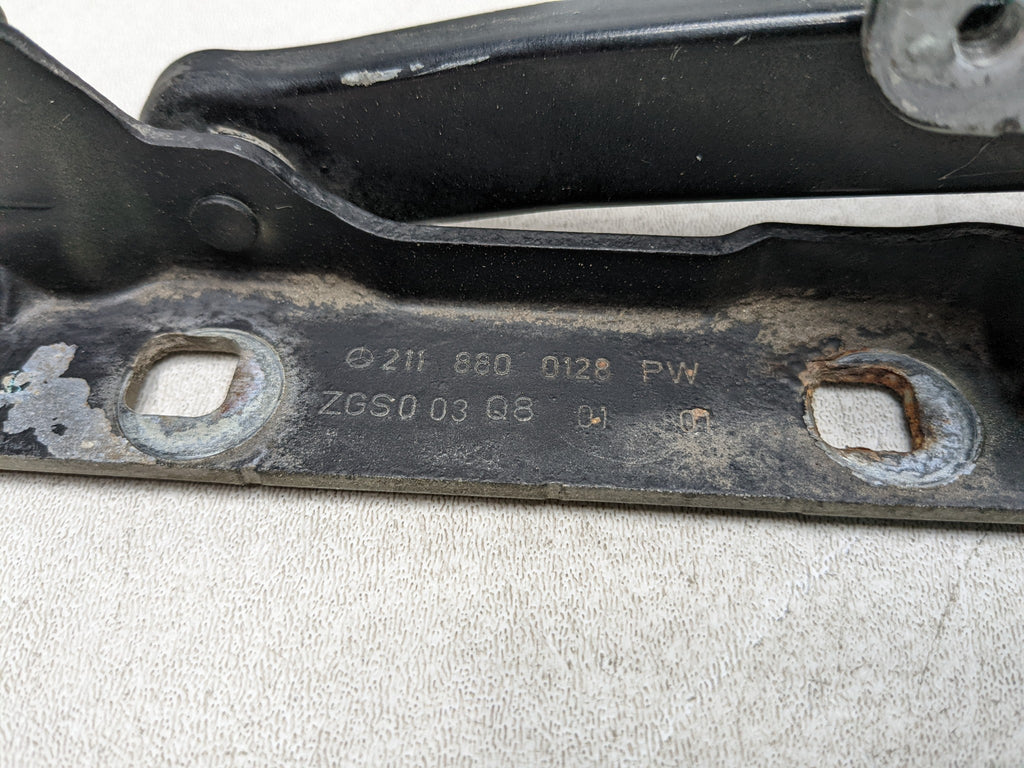 97 - 05 MERCEDES-BENZ S500 OEM HOOD HINGE SUPPORT BRACKET FRONT LEFT DRIVER SIDE
