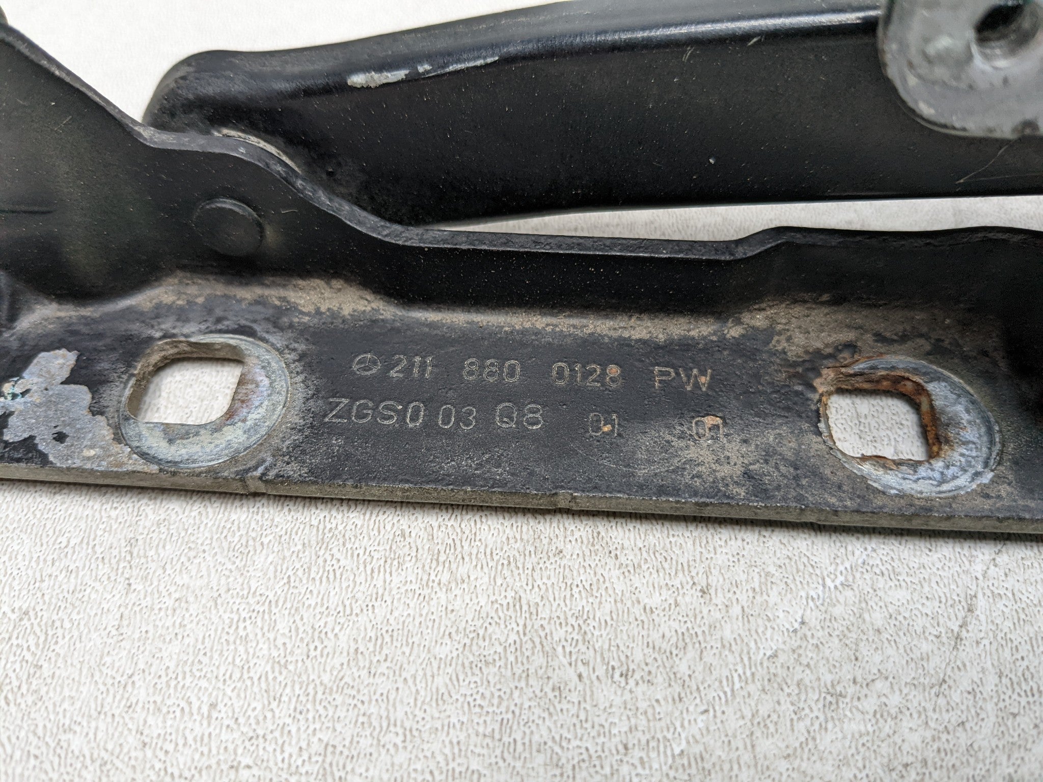 97 - 05 MERCEDES-BENZ S500 OEM HOOD HINGE SUPPORT BRACKET FRONT LEFT DRIVER SIDE