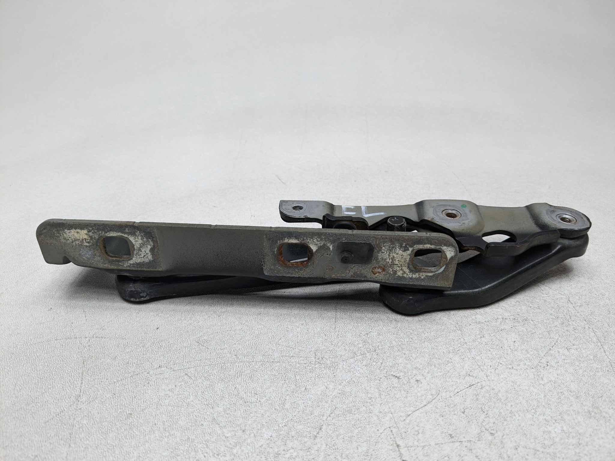 97 - 05 MERCEDES-BENZ S500 OEM HOOD HINGE SUPPORT BRACKET FRONT LEFT DRIVER SIDE