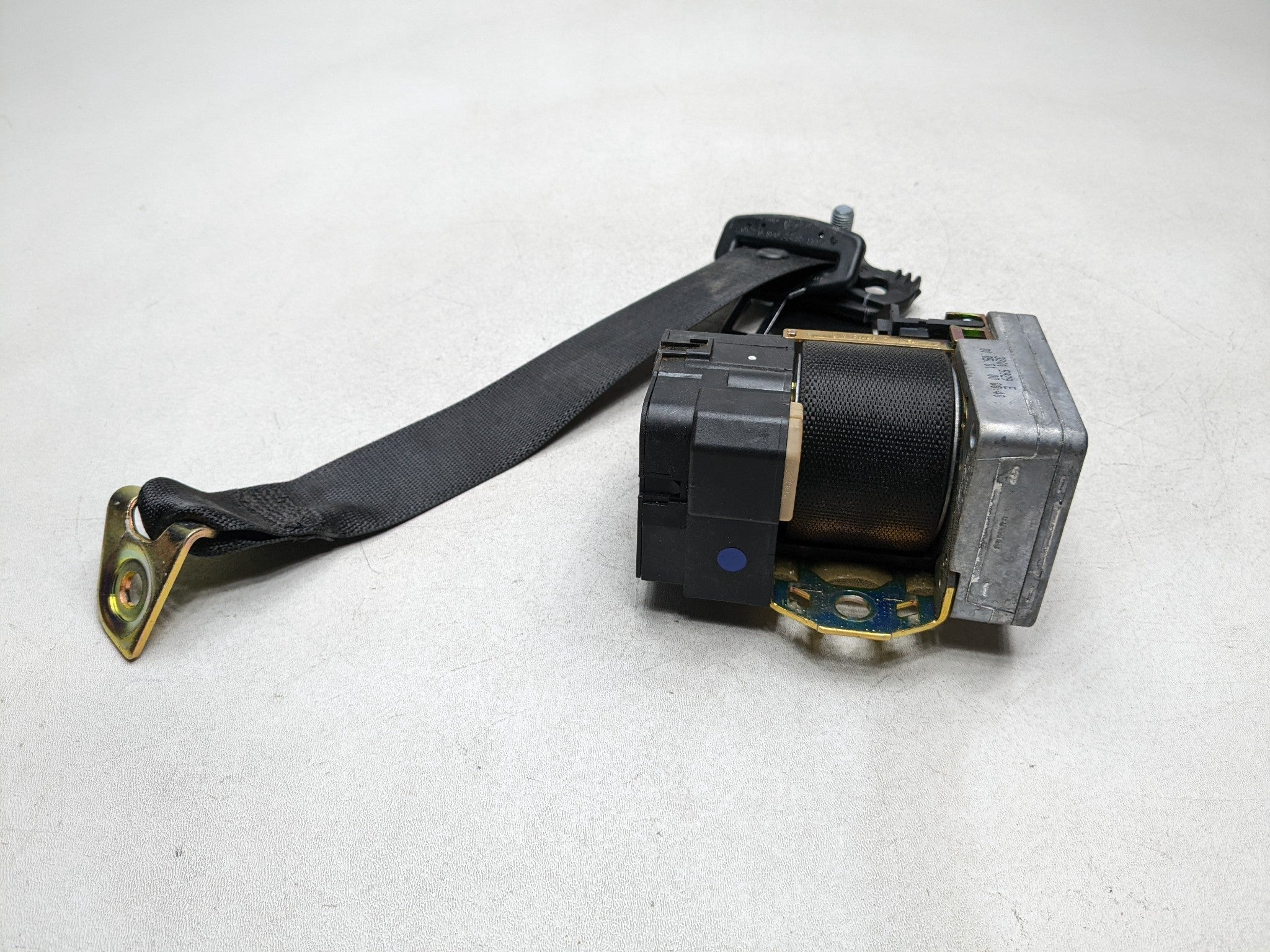 97 - 05 MERCEDES-BENZ S500 OEM SAFETY SEAT BELT RETRACTOR REAR LEFT DRIVER SIDE