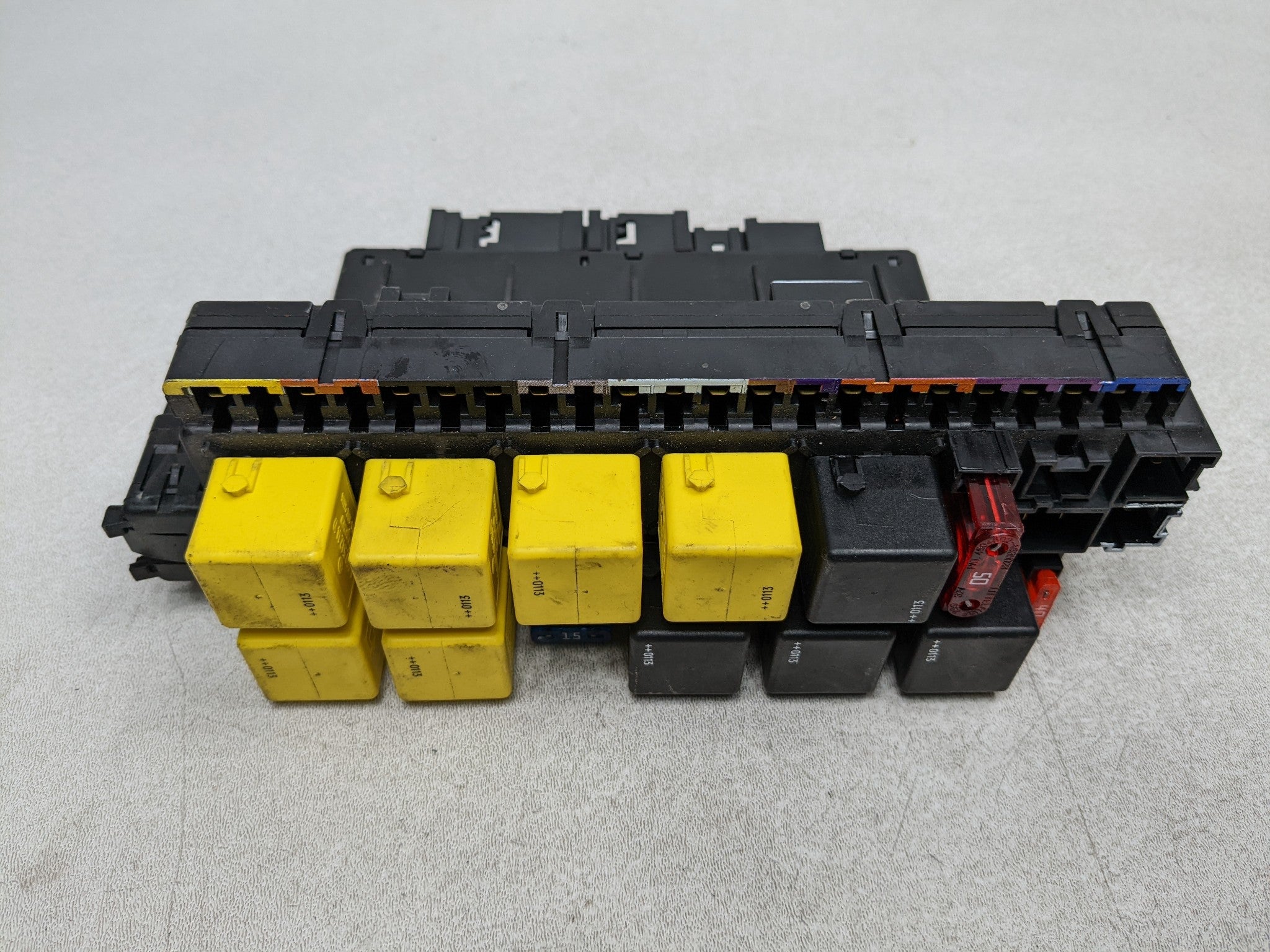 97 - 05 MERCEDES-BENZ S500 OEM ENGINE FUSE BOX RELAY JUNCTION POWER DISTRIBUTION
