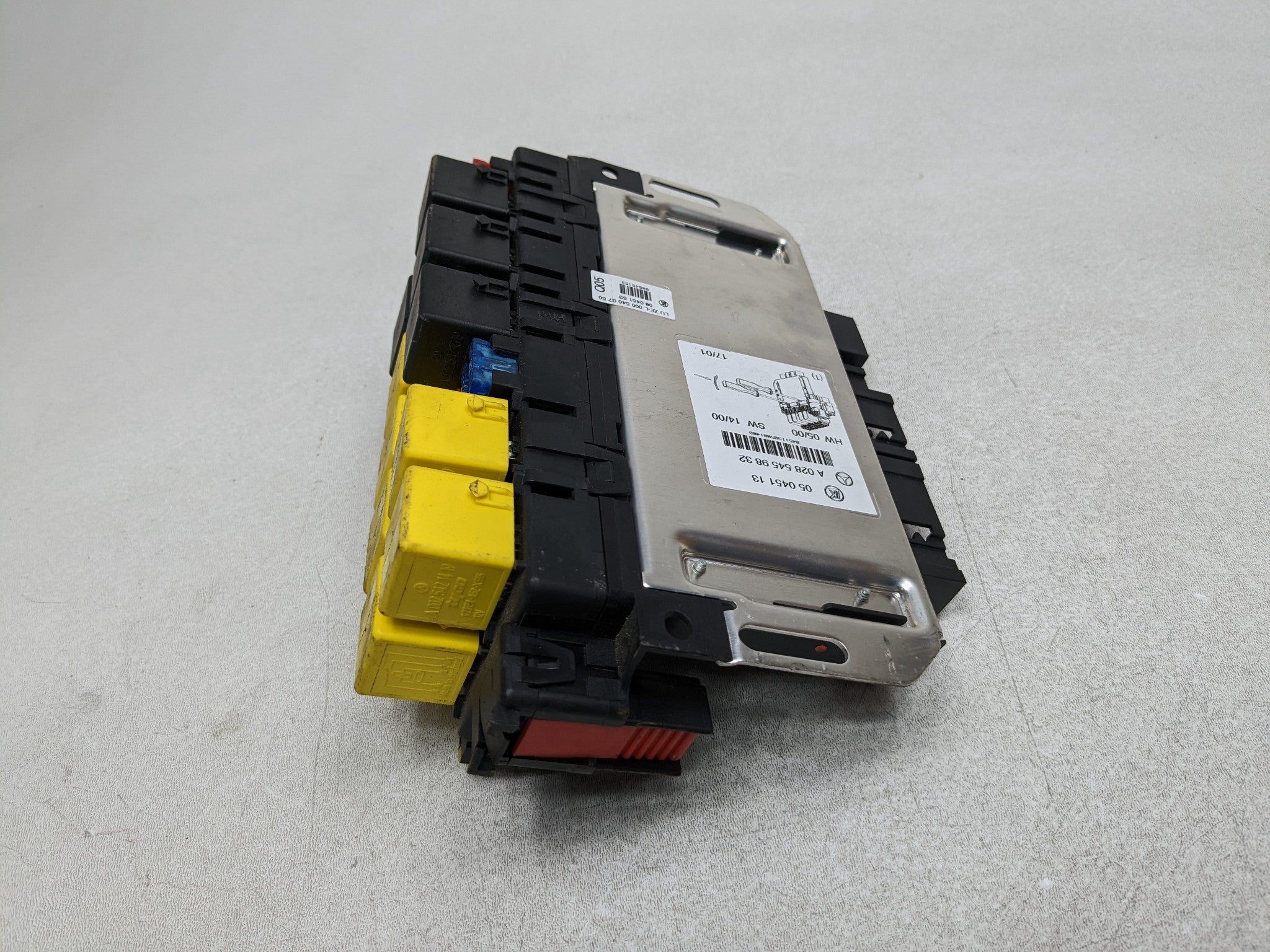 97 - 05 MERCEDES-BENZ S500 OEM ENGINE FUSE BOX RELAY JUNCTION POWER DISTRIBUTION