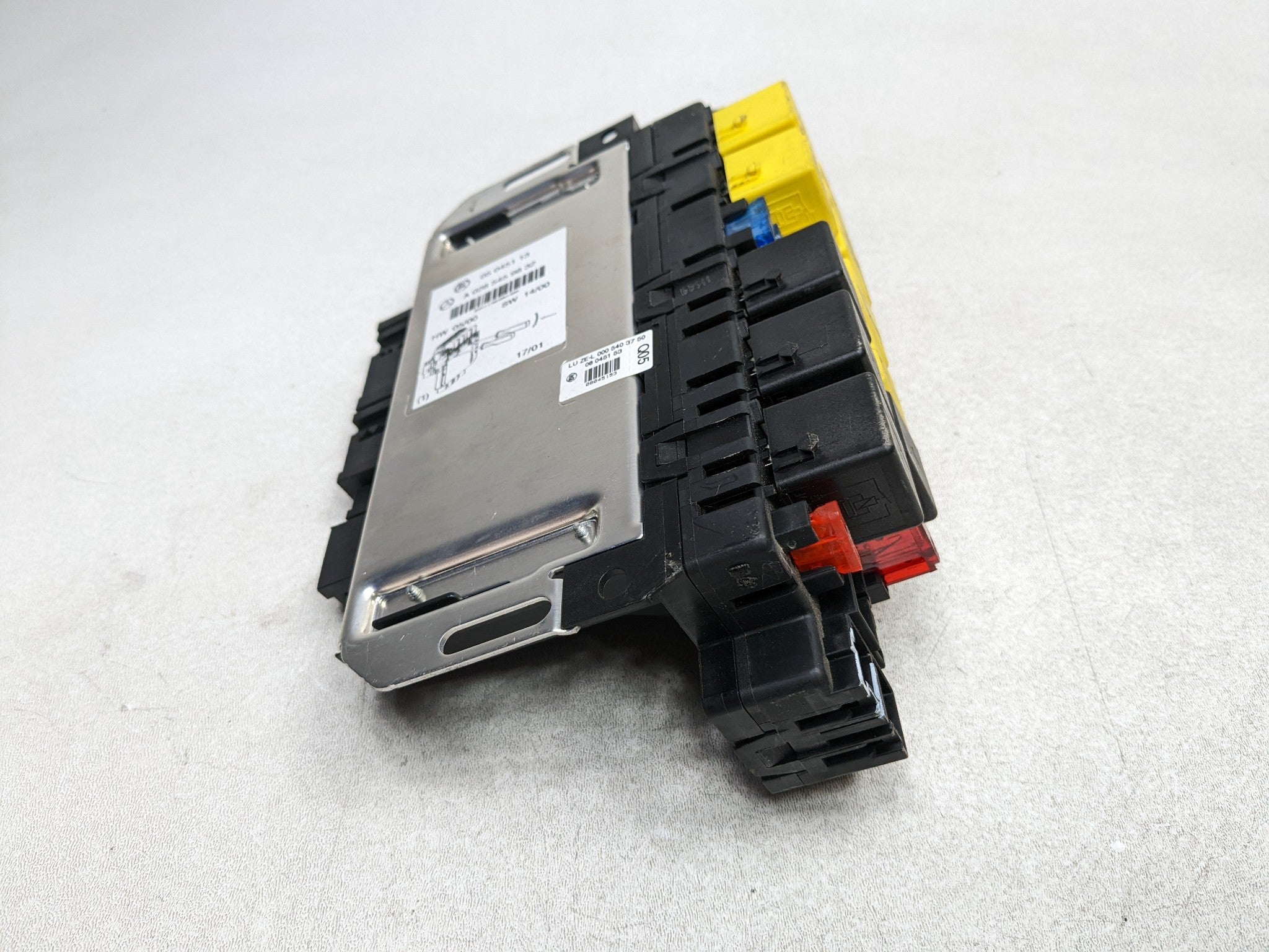 97 - 05 MERCEDES-BENZ S500 OEM ENGINE FUSE BOX RELAY JUNCTION POWER DISTRIBUTION