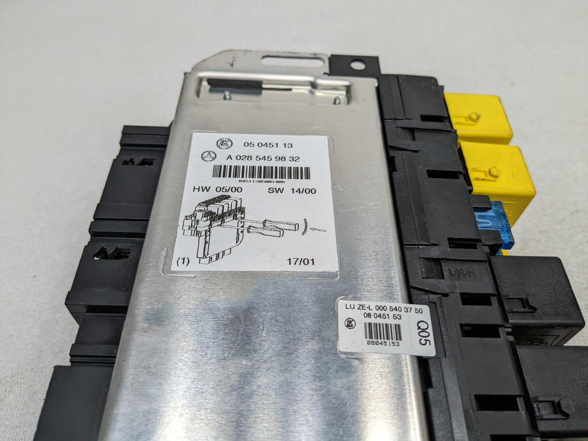 97 - 05 MERCEDES-BENZ S500 OEM ENGINE FUSE BOX RELAY JUNCTION POWER DISTRIBUTION