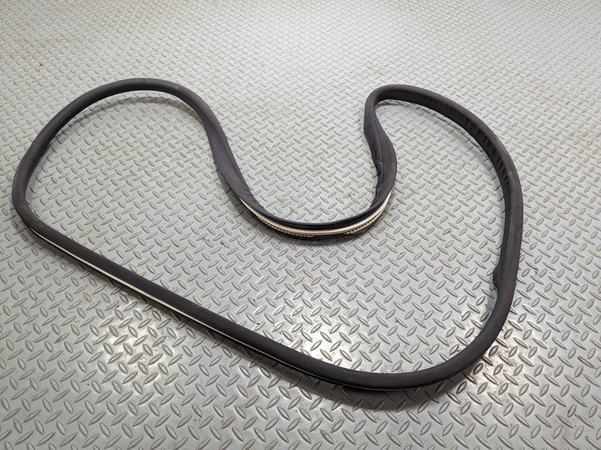 97 - 05 MERCEDES-BENZ S500 OEM DOOR SEAL WEATHER STRIPPING RUBBER FRONT LEFT